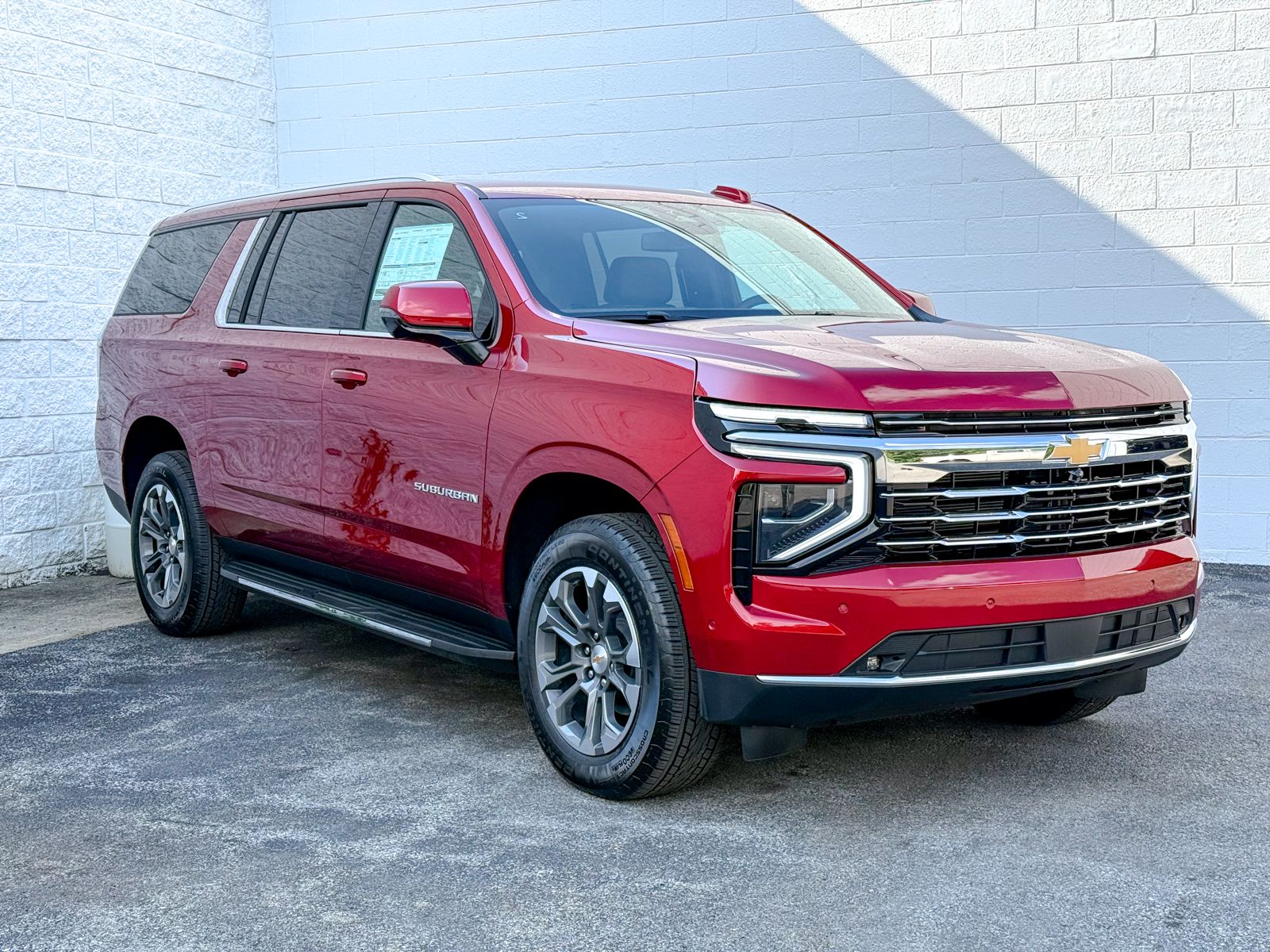 Photo view of 2026 Chevrolet Suburban in Red