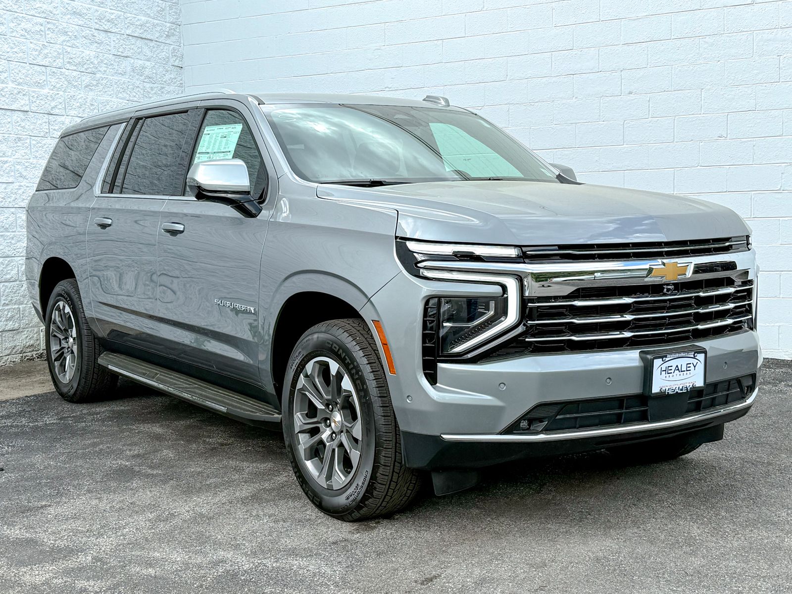 Photo view of 2026 Chevrolet Suburban in 
