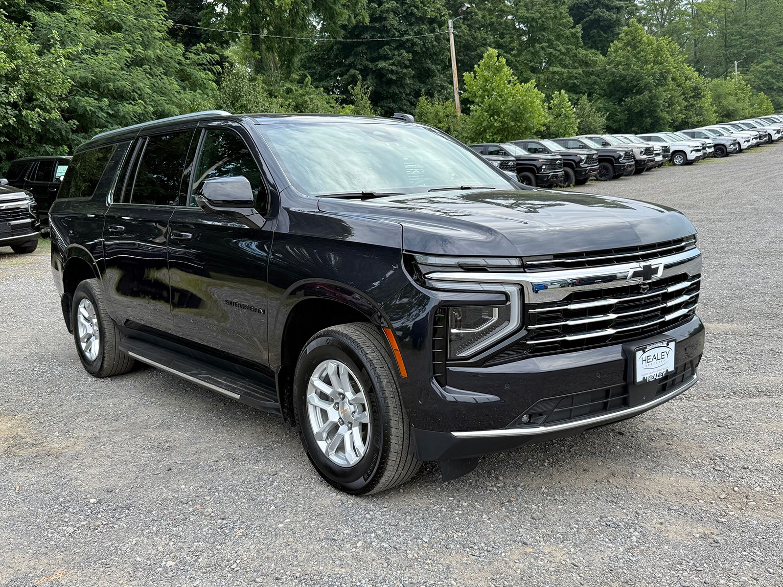 Photo view of 2025 Chevrolet Suburban in Gray