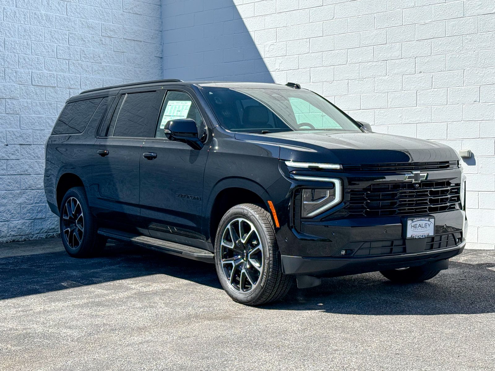 Photo view of 2026 Chevrolet Suburban in Black