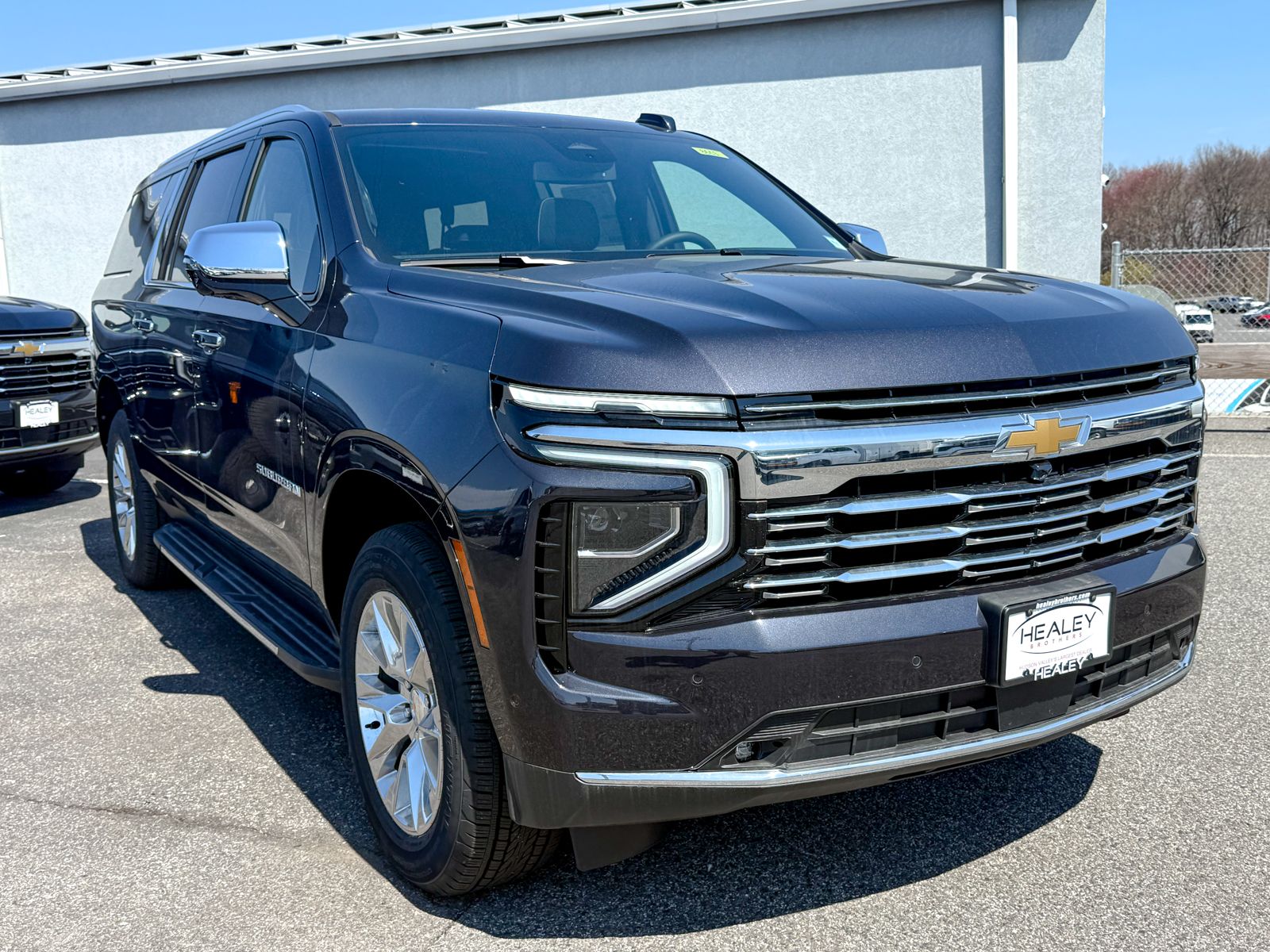 Photo view of 2026 Chevrolet Suburban in Gray