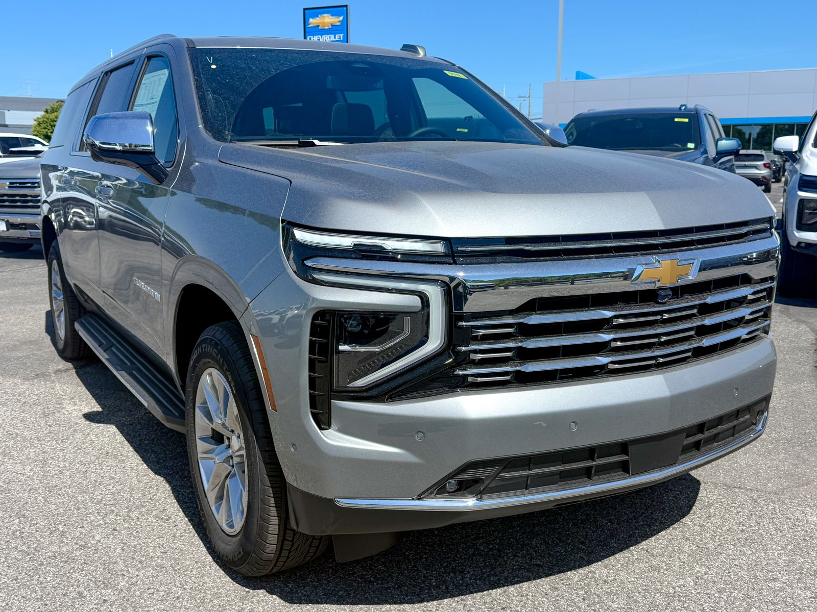 Photo view of 2026 Chevrolet Suburban in Gray