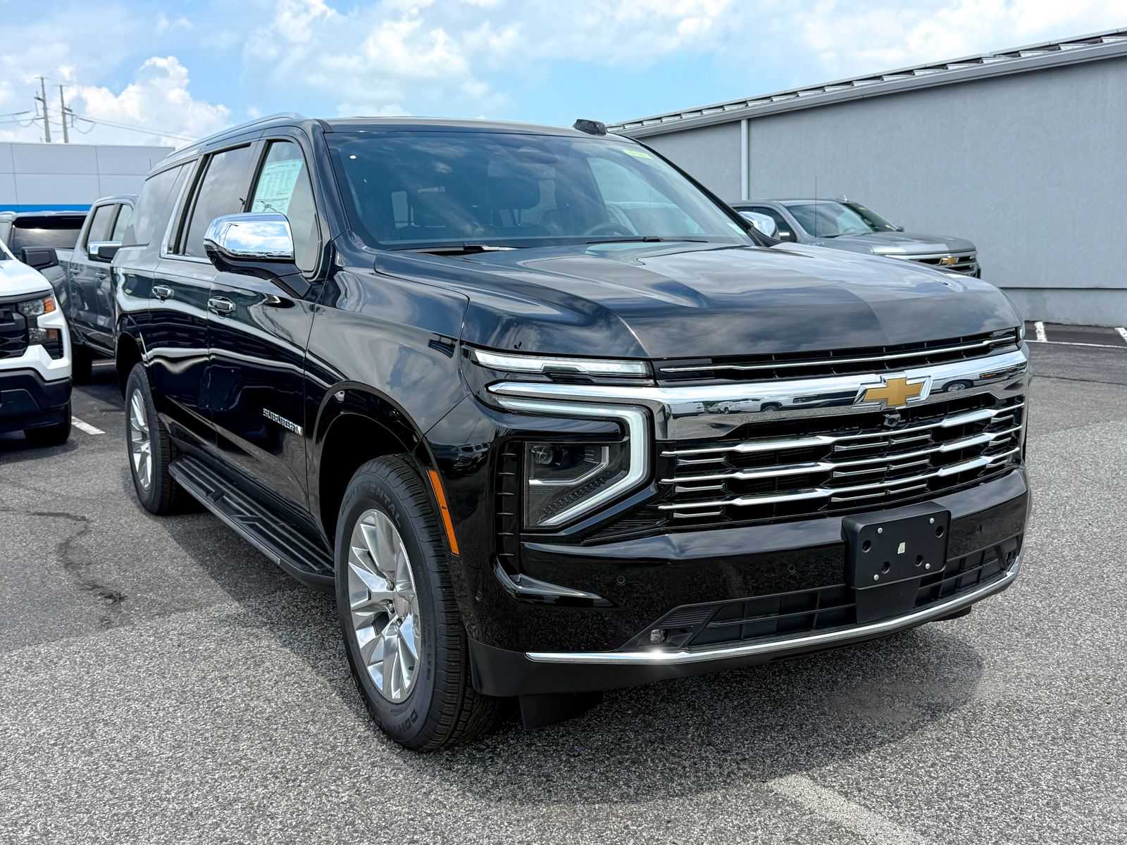 Photo view of 2026 Chevrolet Suburban in Black