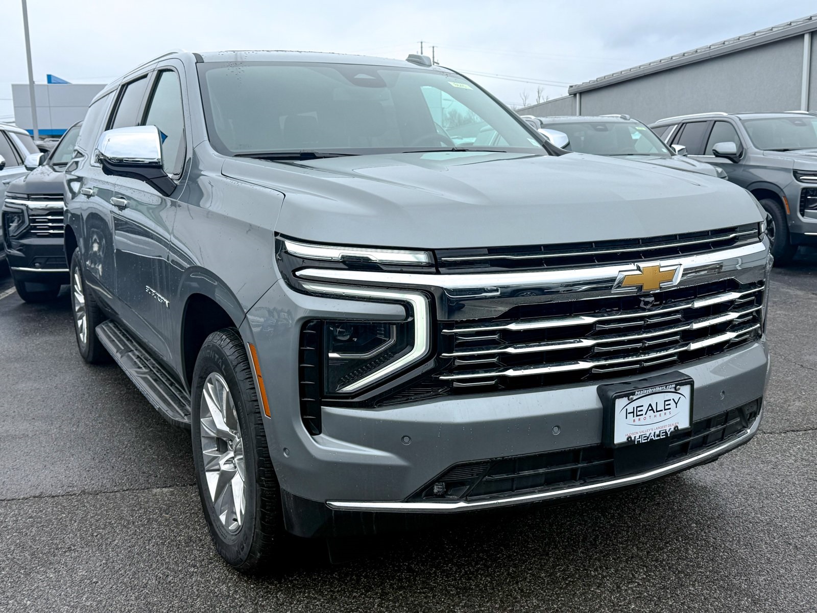 Photo view of 2026 Chevrolet Suburban in Gray