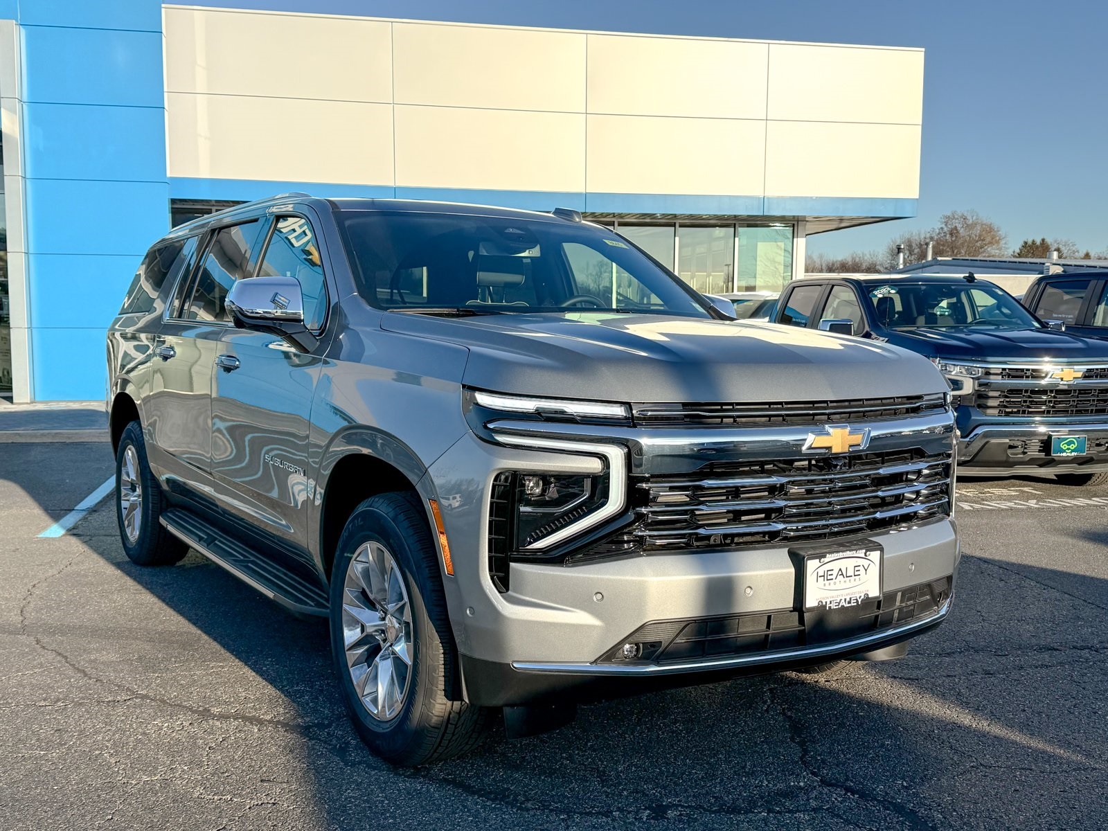 Photo view of 2026 Chevrolet Suburban in Gray