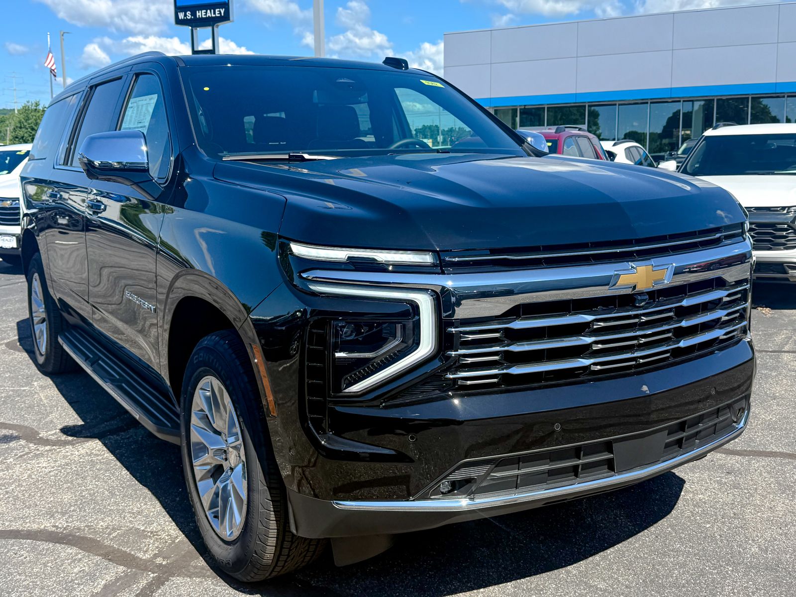 Photo view of 2026 Chevrolet Suburban in Black