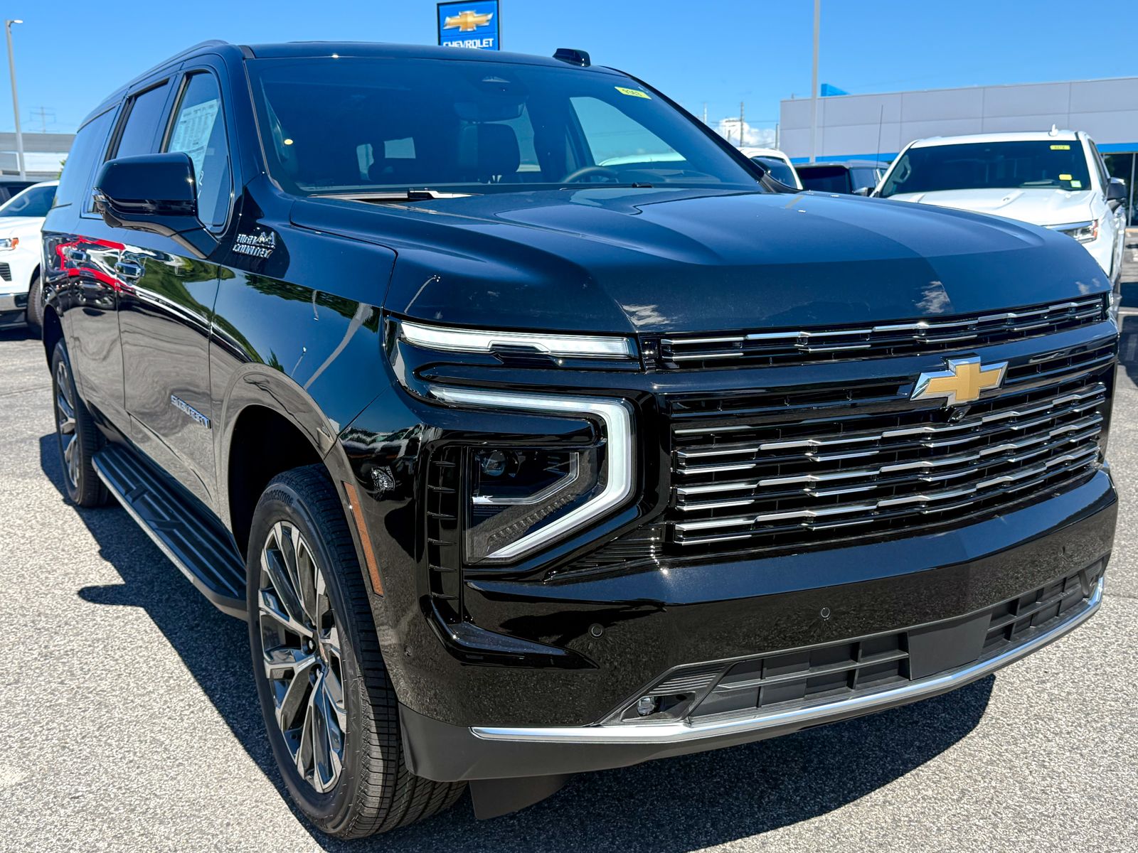 Photo view of 2026 Chevrolet Suburban in Black