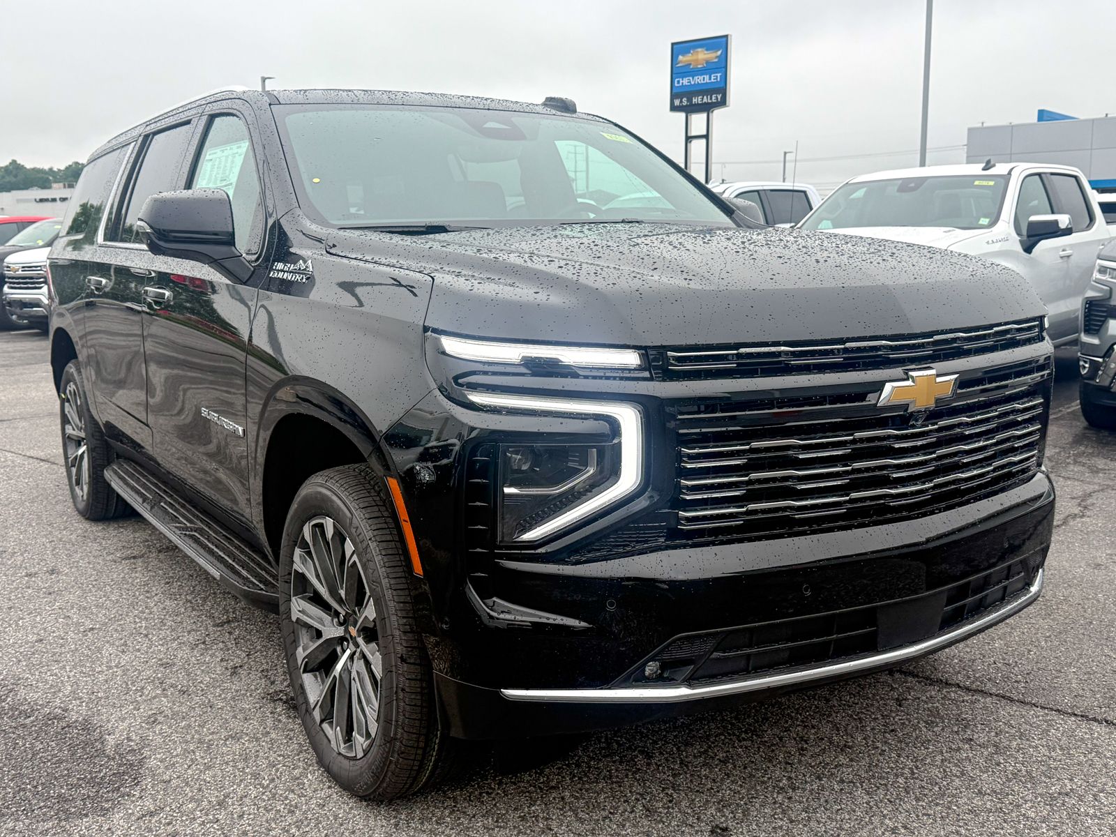 Photo view of 2026 Chevrolet Suburban in Black