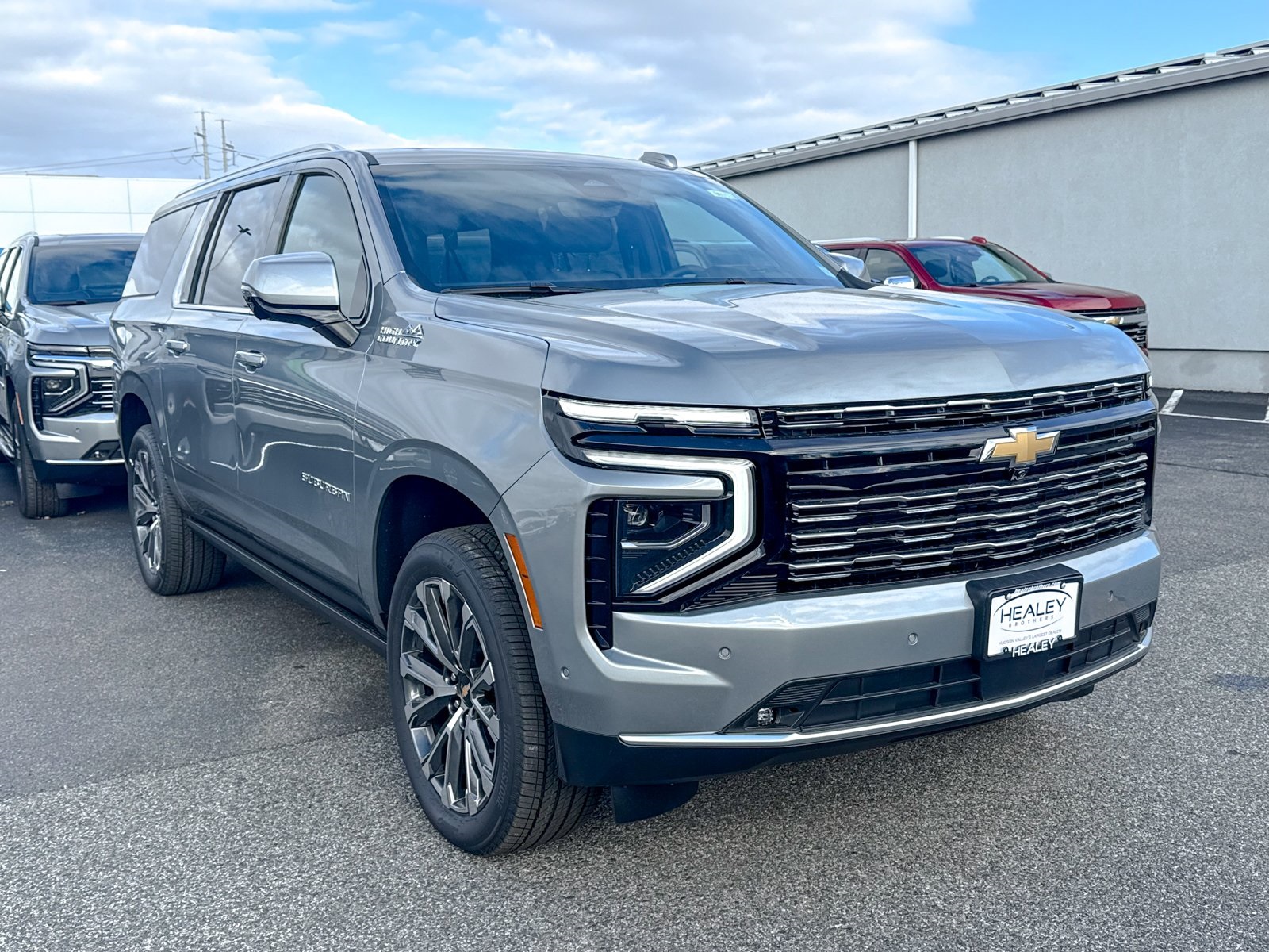 Photo view of 2026 Chevrolet Suburban in Gray