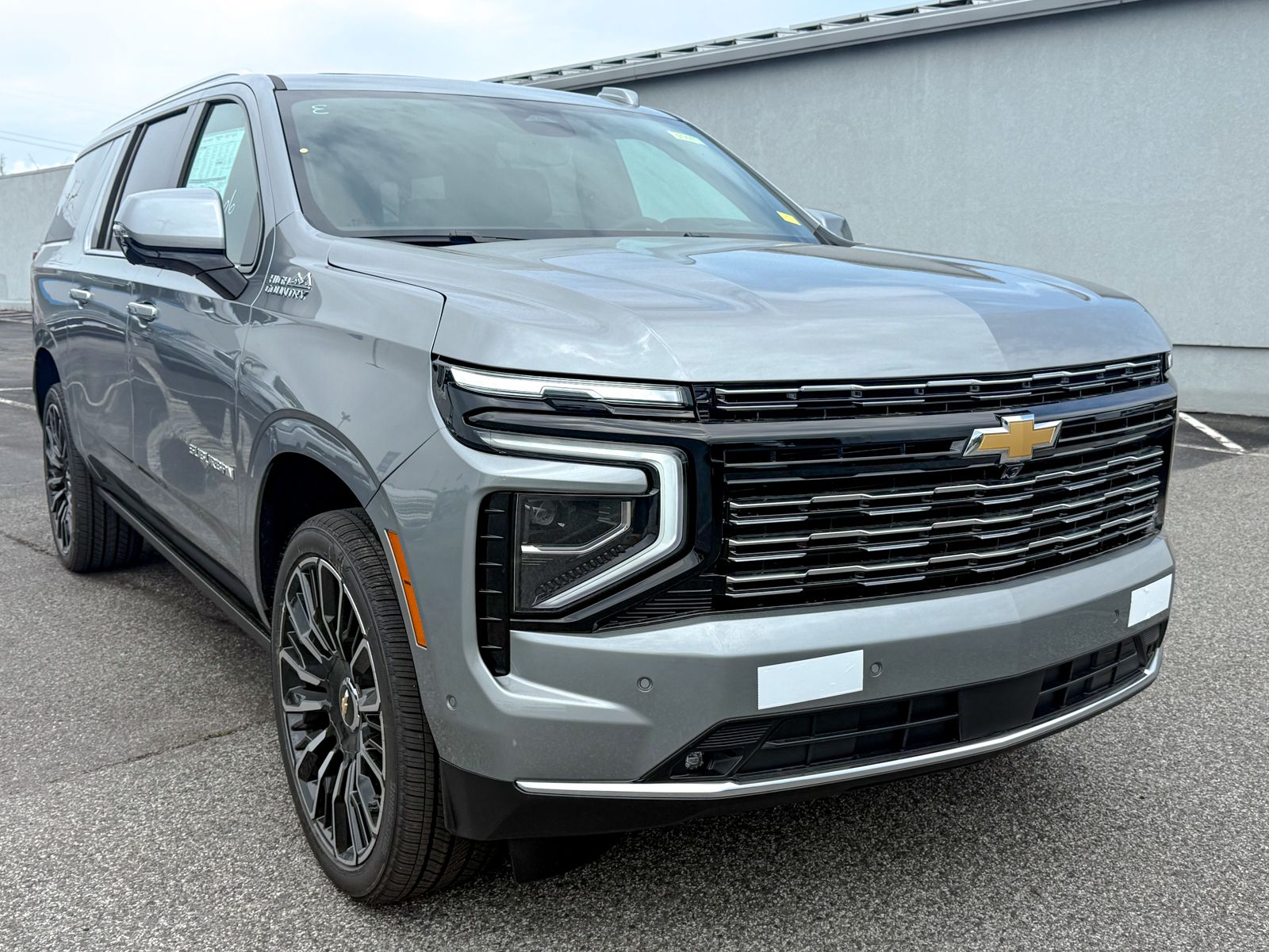 Photo view of 2026 Chevrolet Suburban in Gray