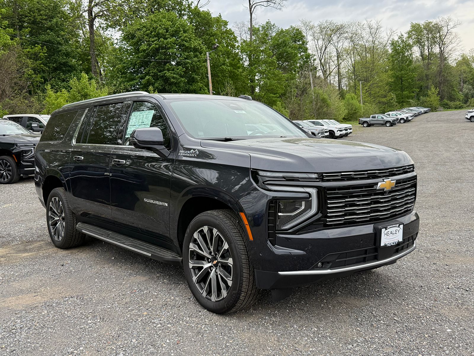 Photo view of 2025 Chevrolet Suburban in Gray