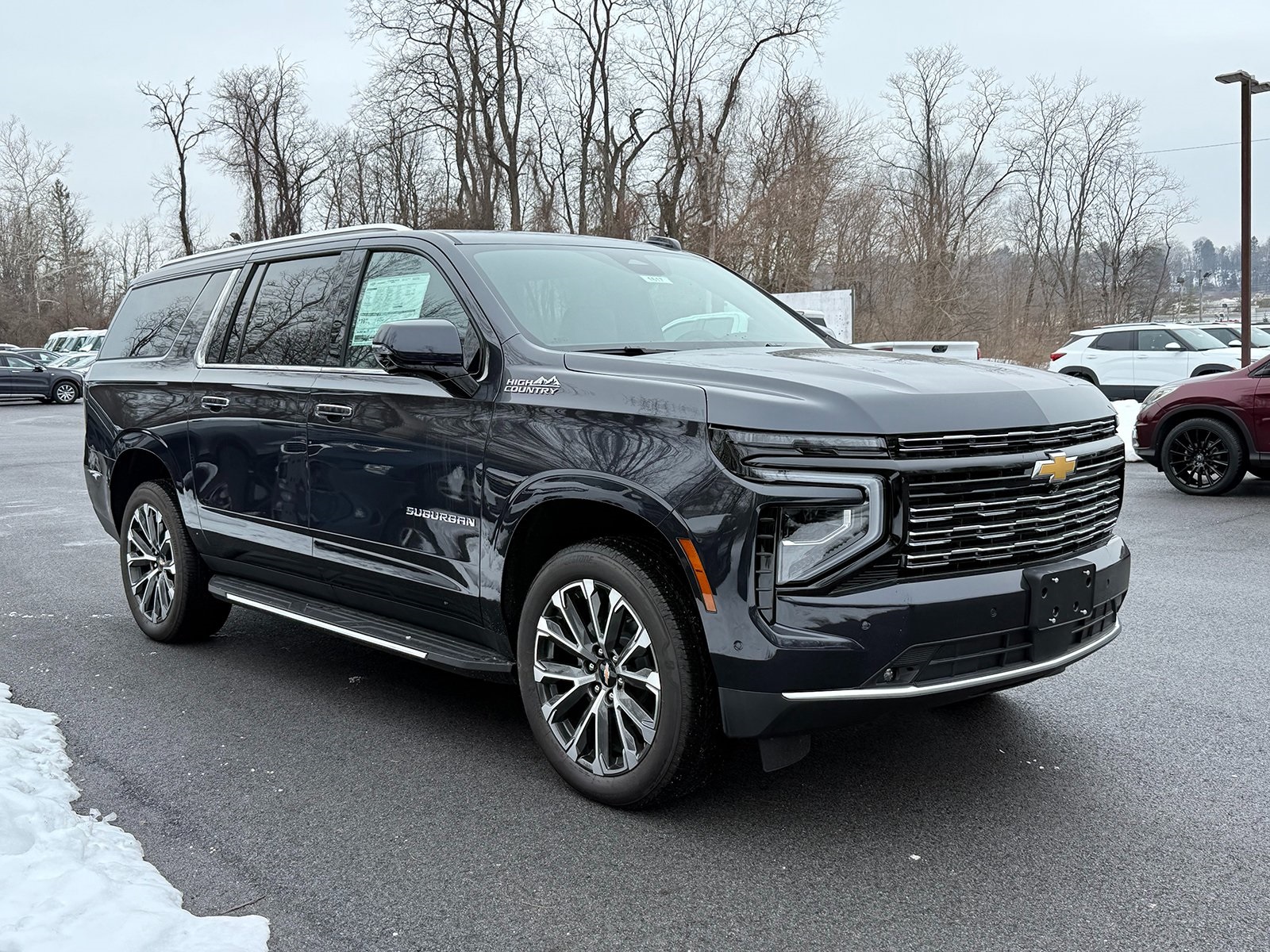 Photo view of 2025 Chevrolet Suburban in Gray