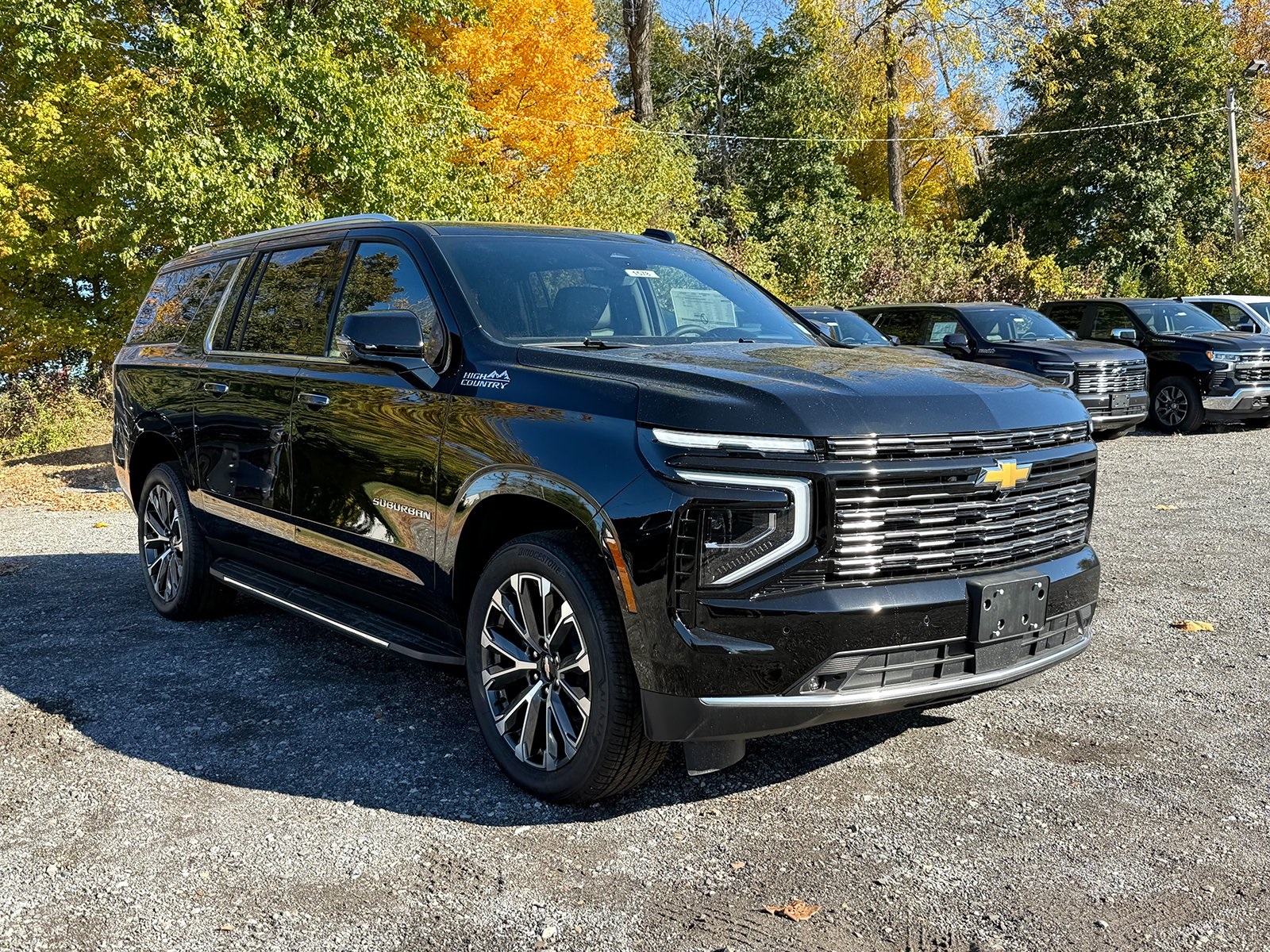 Photo view of 2025 Chevrolet Suburban in Black