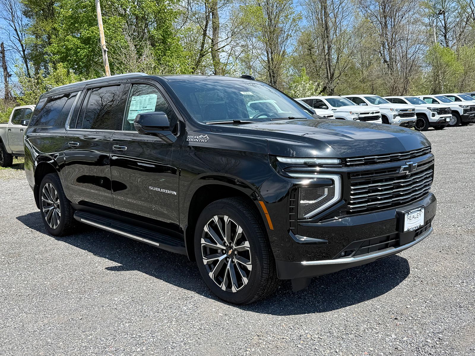 Photo view of 2025 Chevrolet Suburban in Black