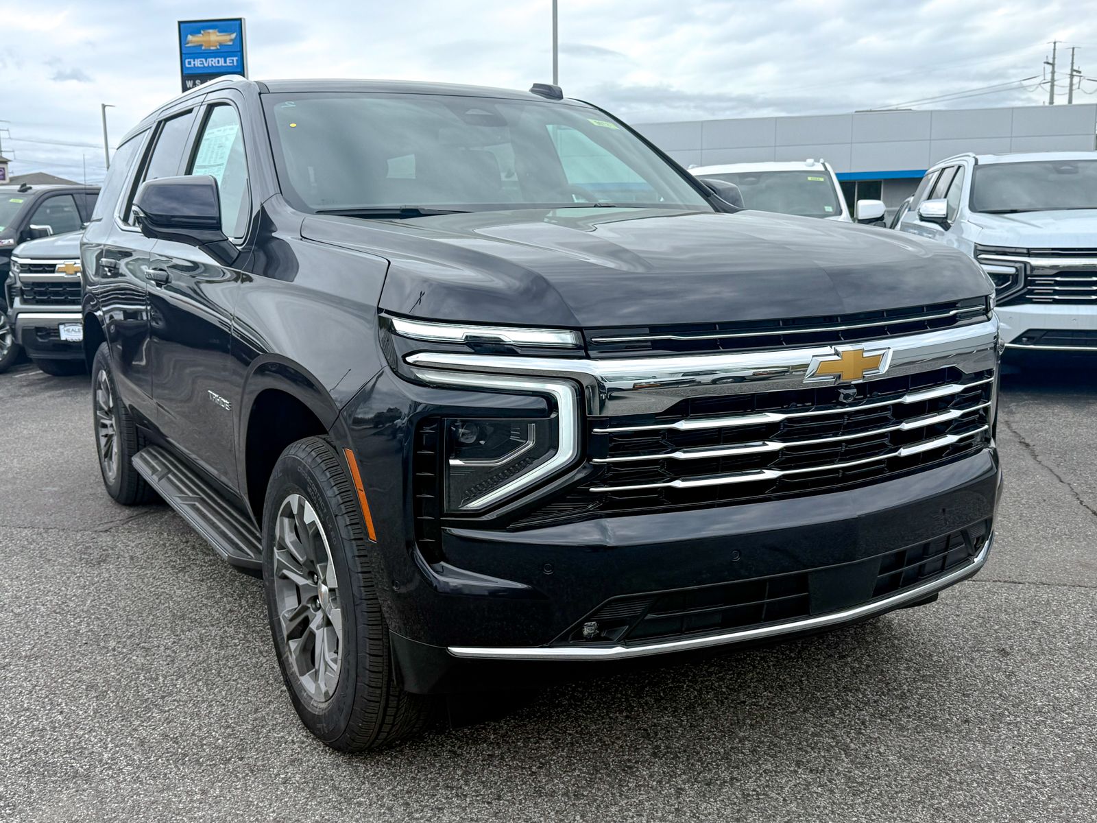 Photo view of 2026 Chevrolet Tahoe in Gray