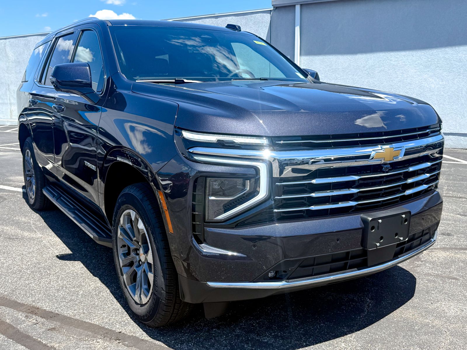 Photo view of 2026 Chevrolet Tahoe in Gray