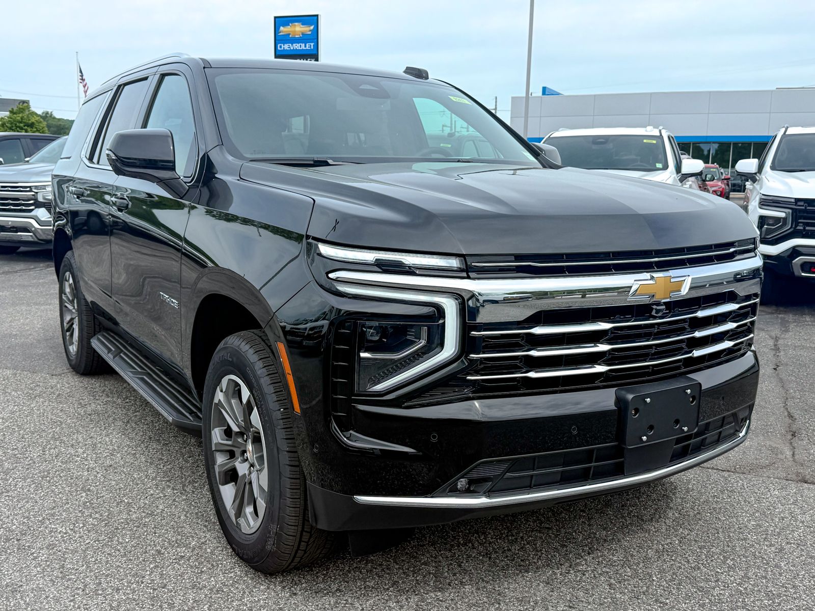 Photo view of 2026 Chevrolet Tahoe in Black