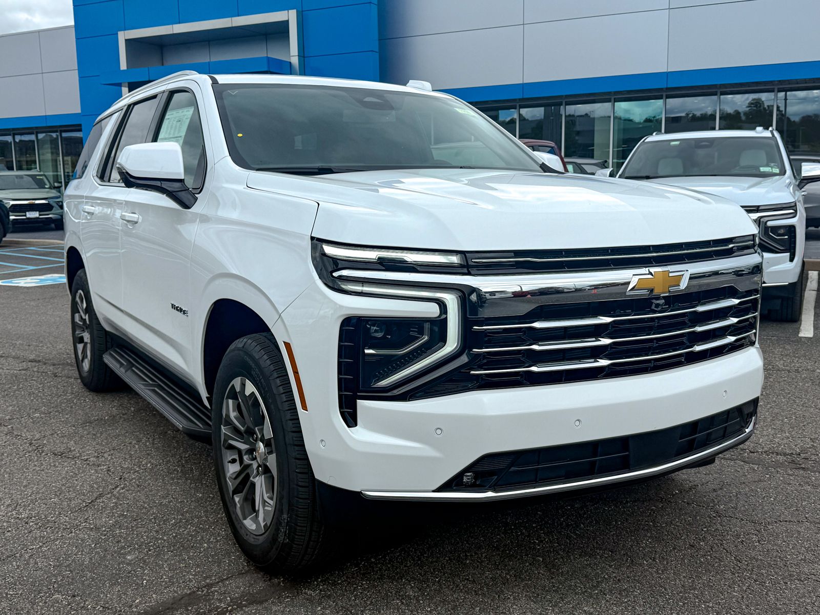 Photo view of 2026 Chevrolet Tahoe in White