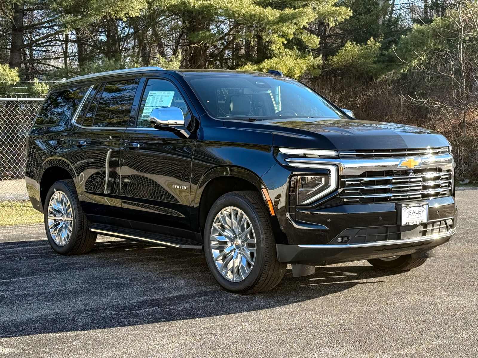 Photo view of 2025 Chevrolet Tahoe in Black