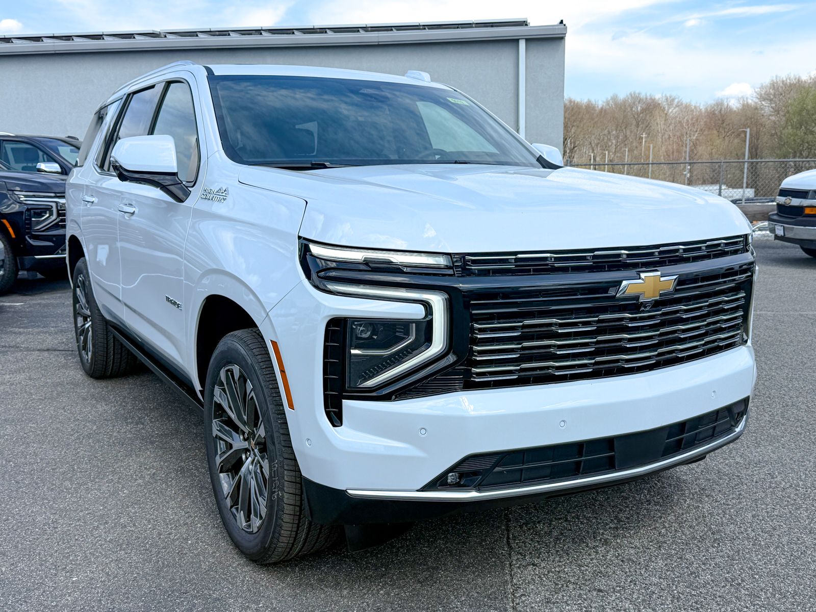 Photo view of 2026 Chevrolet Tahoe in White