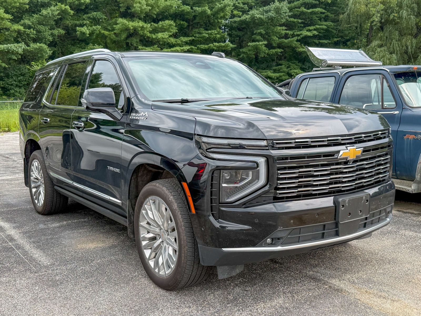 Photo view of 2025 Chevrolet Tahoe in Black