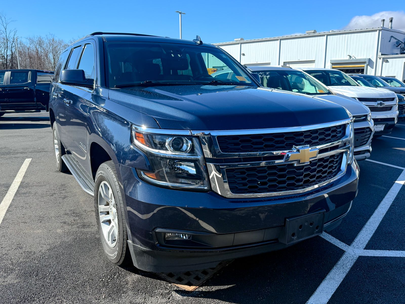 Photo view of 2019 Chevrolet Tahoe in Blue