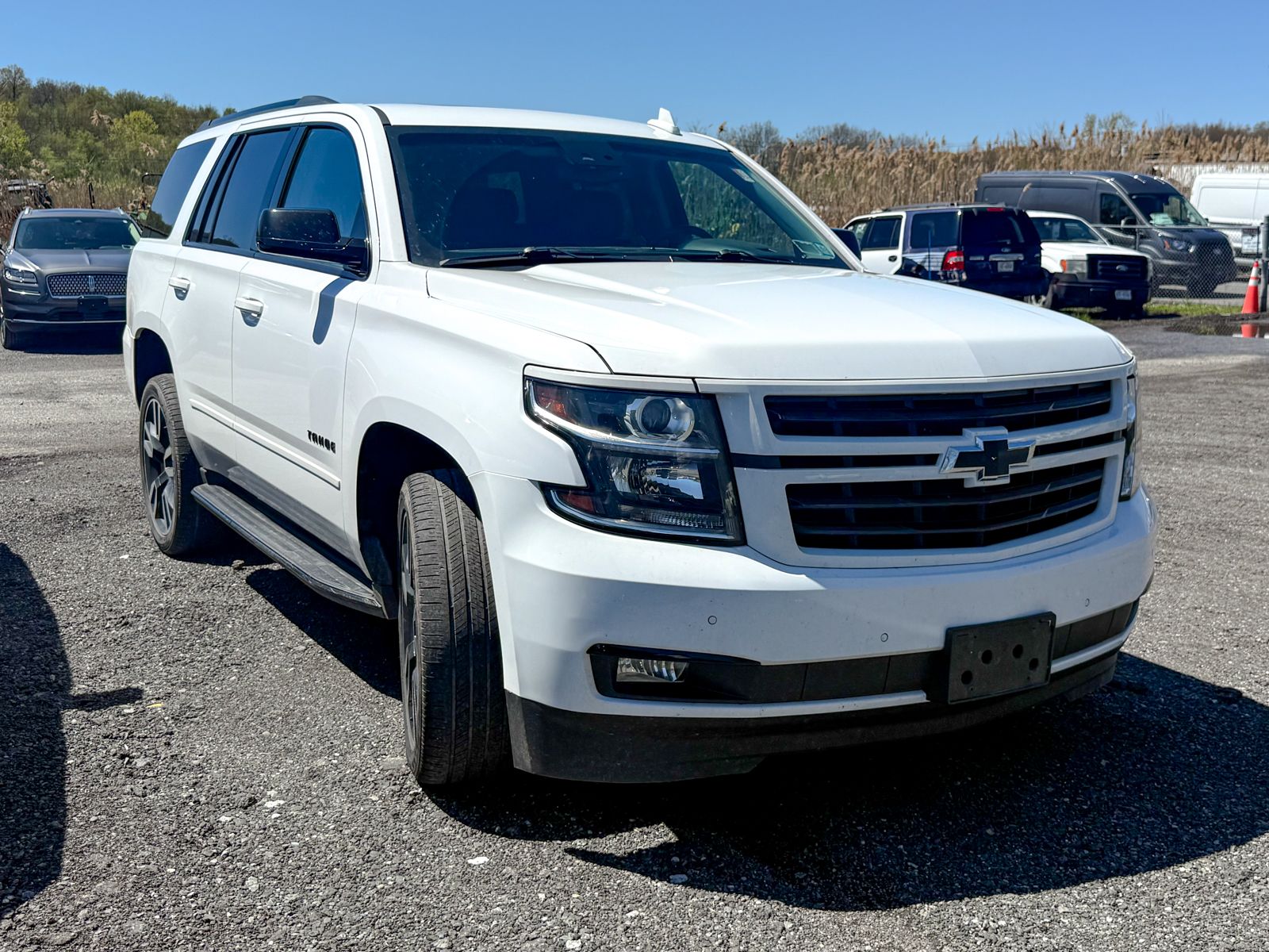 Photo view of 2018 Chevrolet Tahoe in White