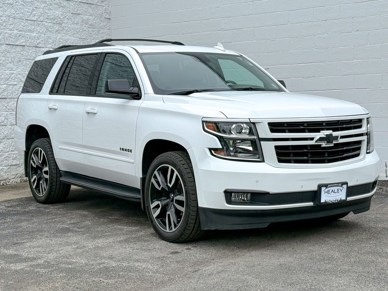 Photo view of 2020 Chevrolet Tahoe in White