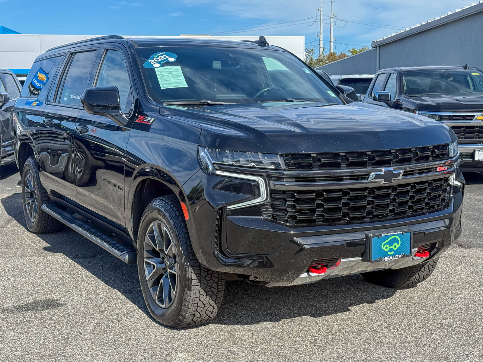 Photo view of 2021 Chevrolet Suburban in Black