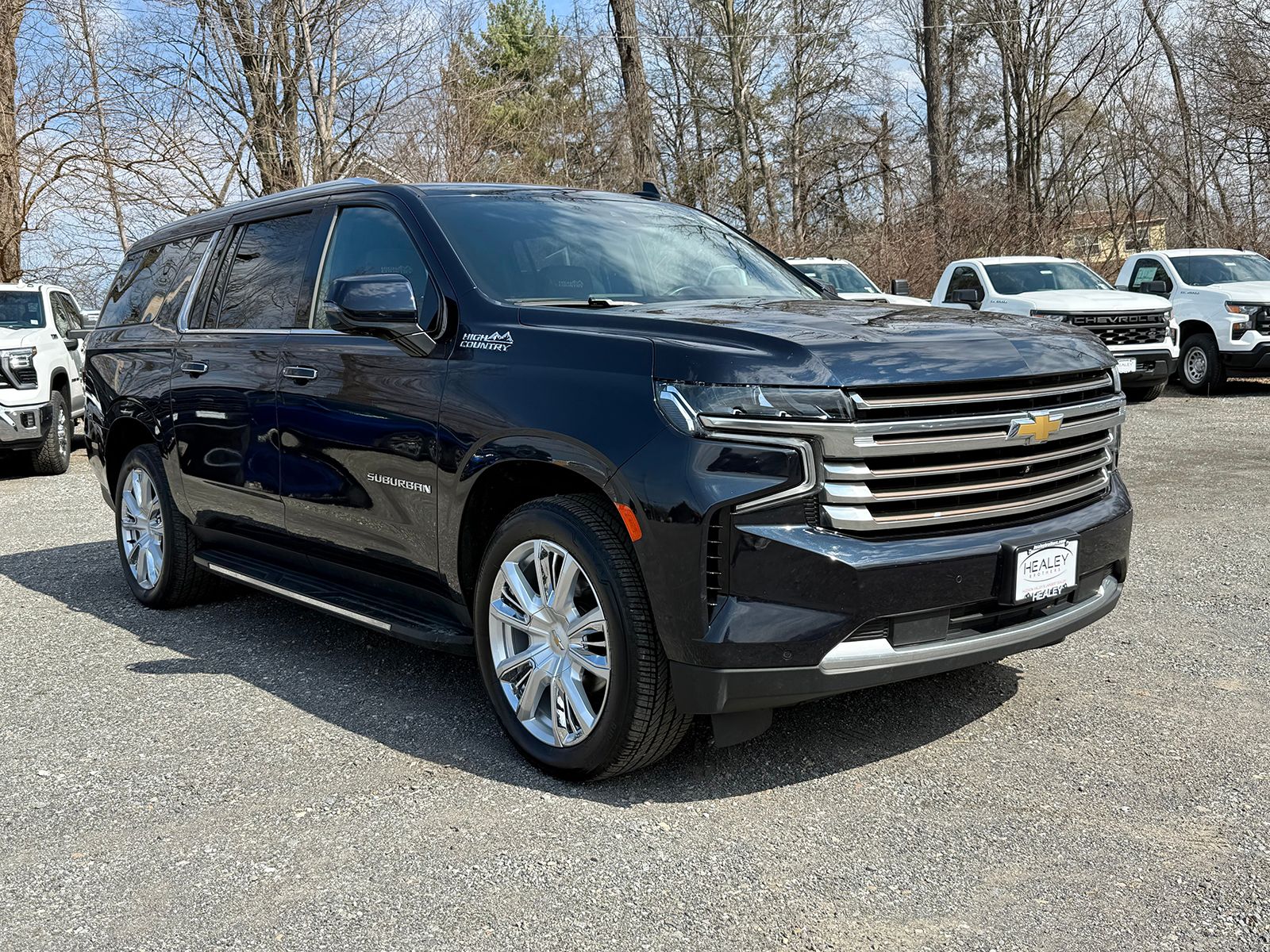 Photo view of 2023 Chevrolet Suburban in Blue