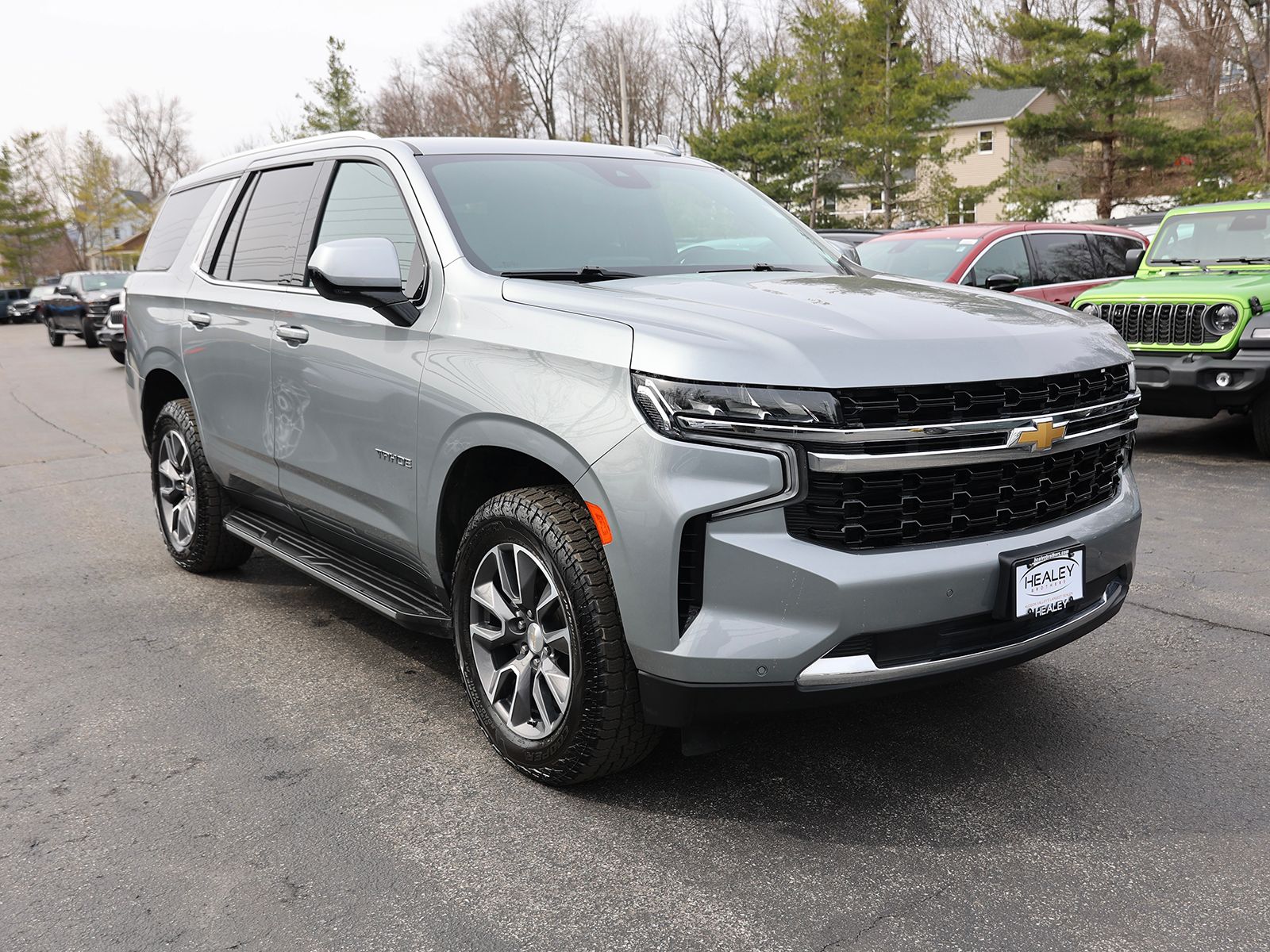 Photo view of 2023 Chevrolet Tahoe in Gray