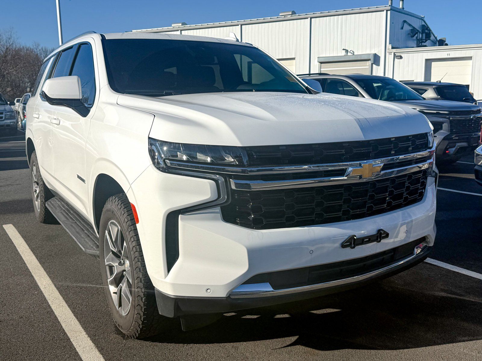 Photo view of 2023 Chevrolet Tahoe in White