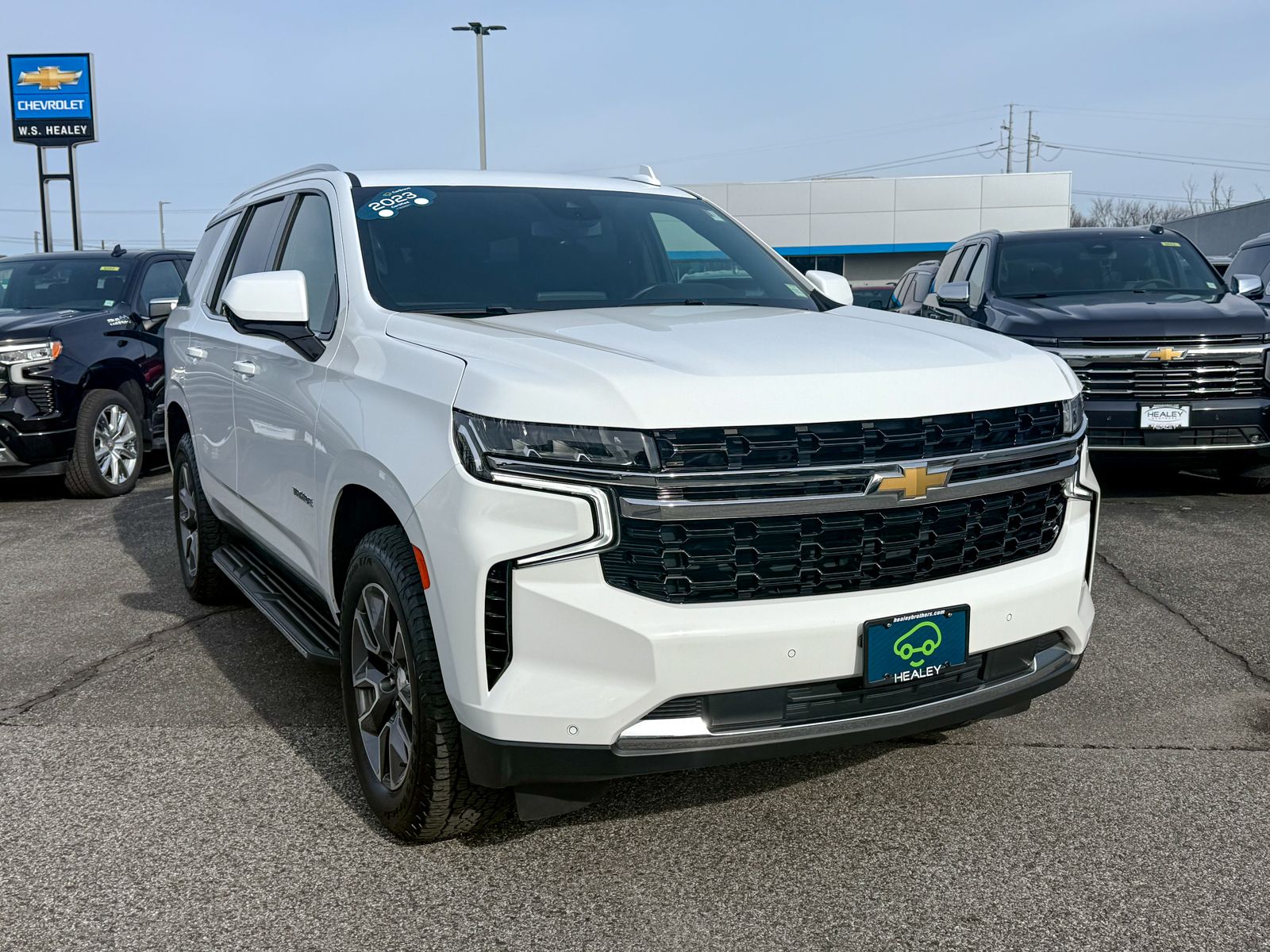 Photo view of 2023 Chevrolet Tahoe in White