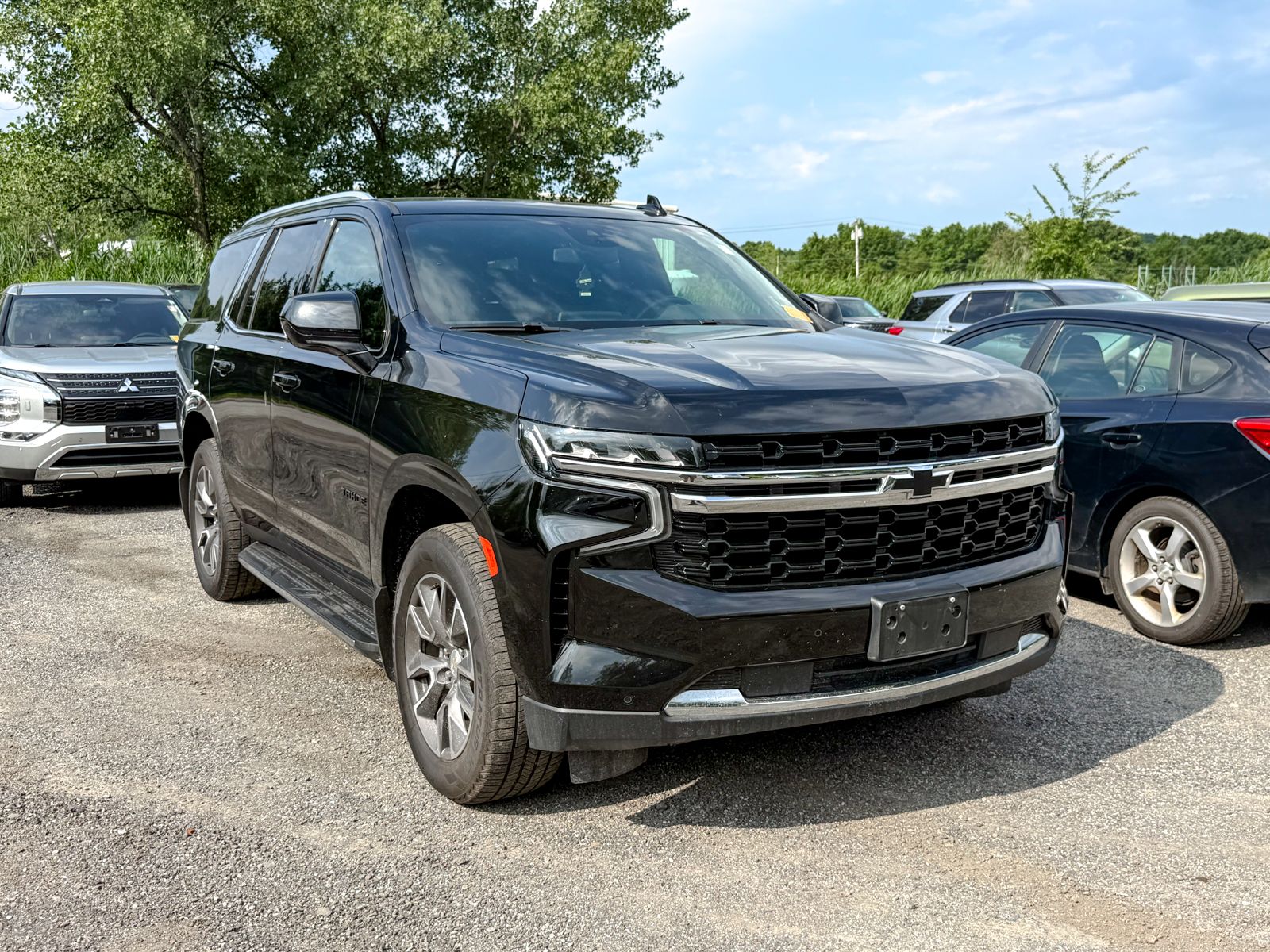 Photo view of 2023 Chevrolet Tahoe in Black