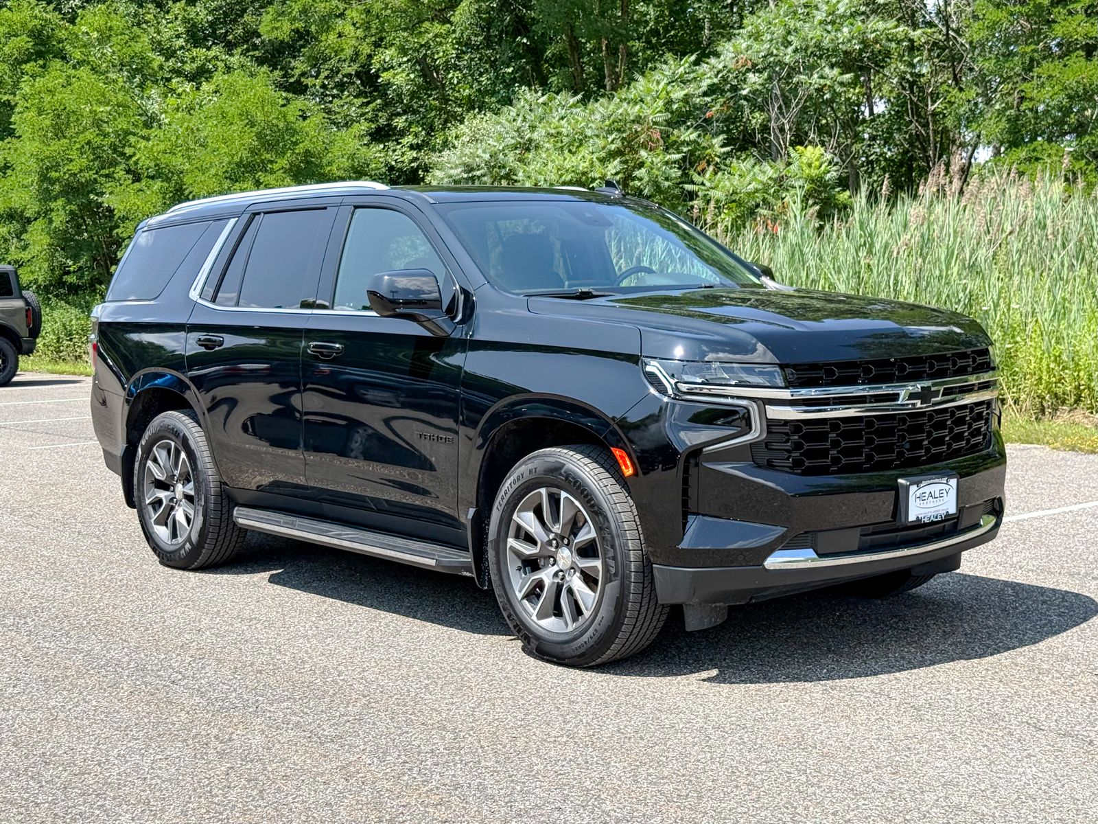 Photo view of 2023 Chevrolet Tahoe in Black