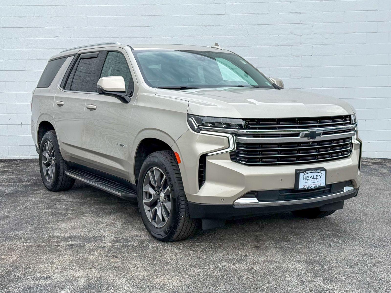 Photo view of 2022 Chevrolet Tahoe in Tan