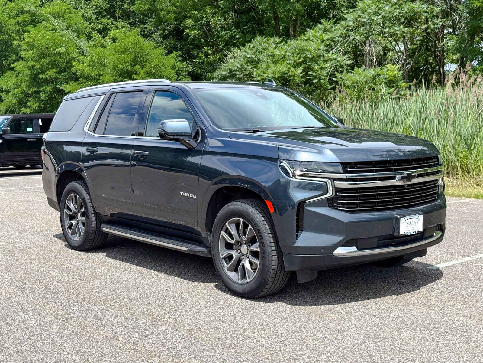 Photo view of 2021 Chevrolet Tahoe in Gray