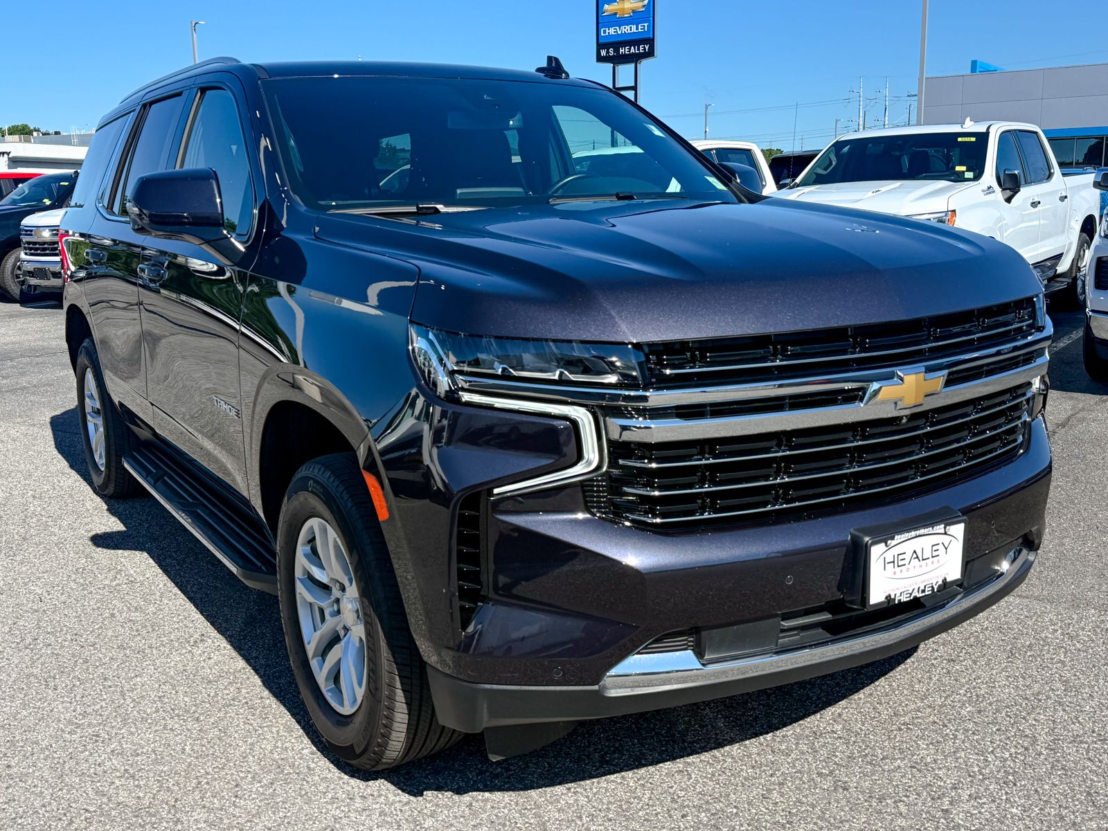 Photo view of 2024 Chevrolet Tahoe in Gray