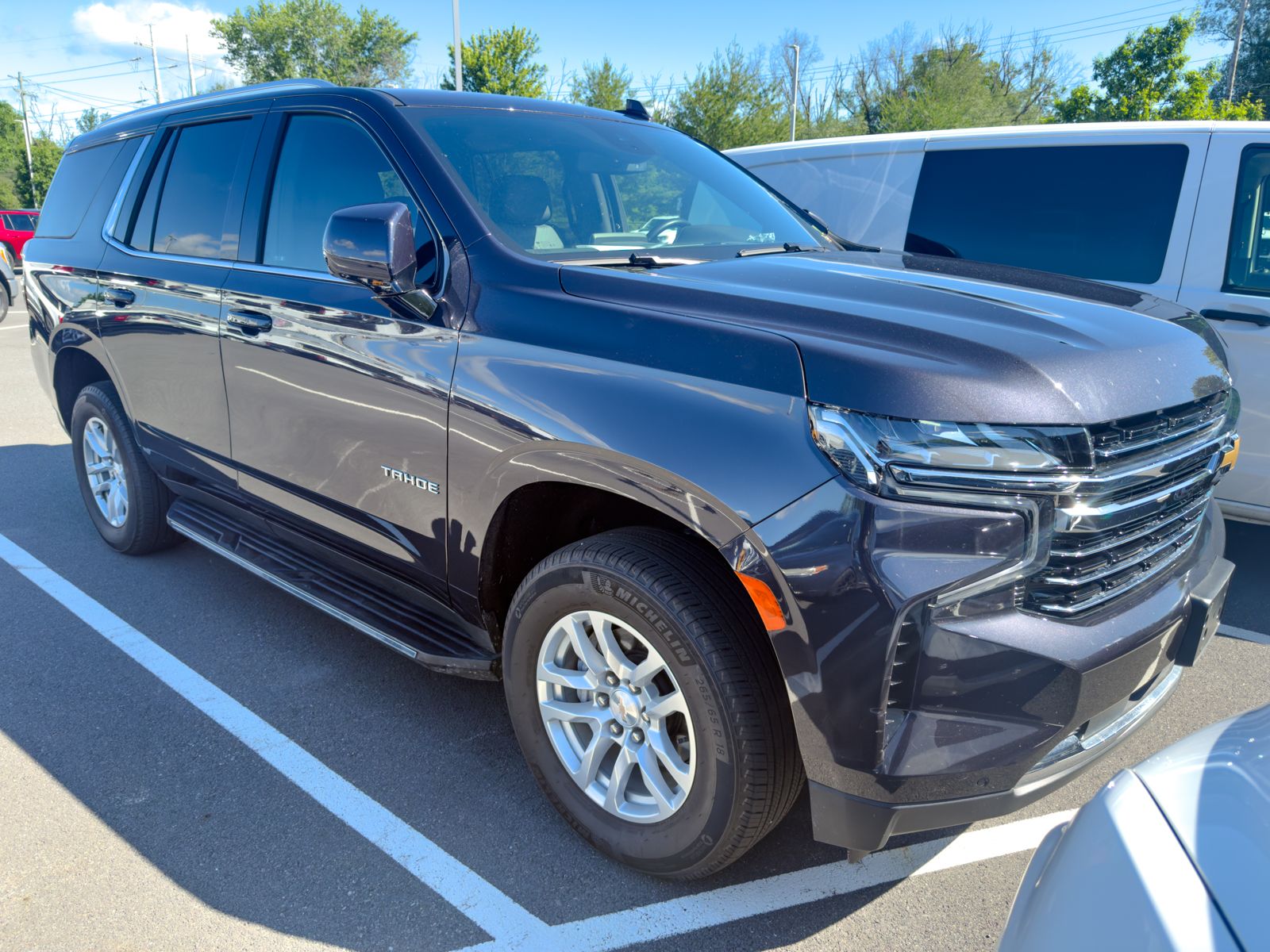 Photo view of 2024 Chevrolet Tahoe in Gray