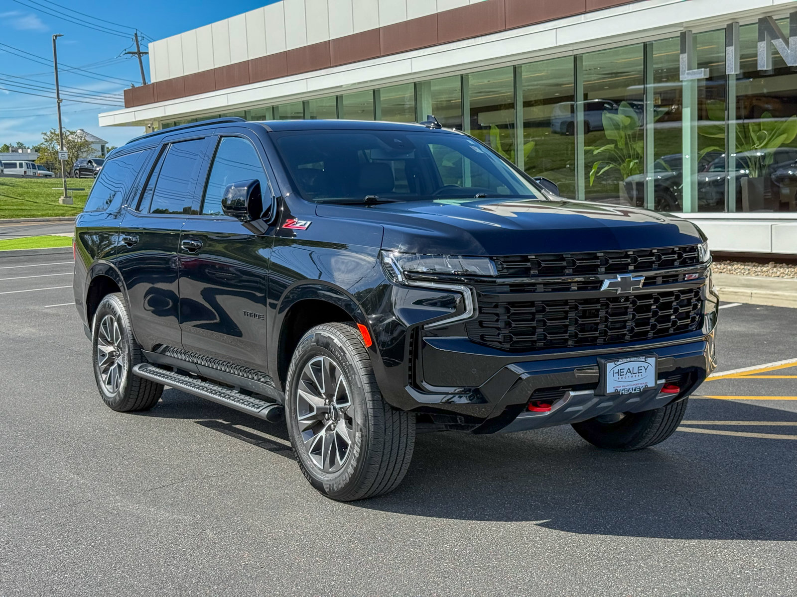 Photo view of 2023 Chevrolet Tahoe in Black