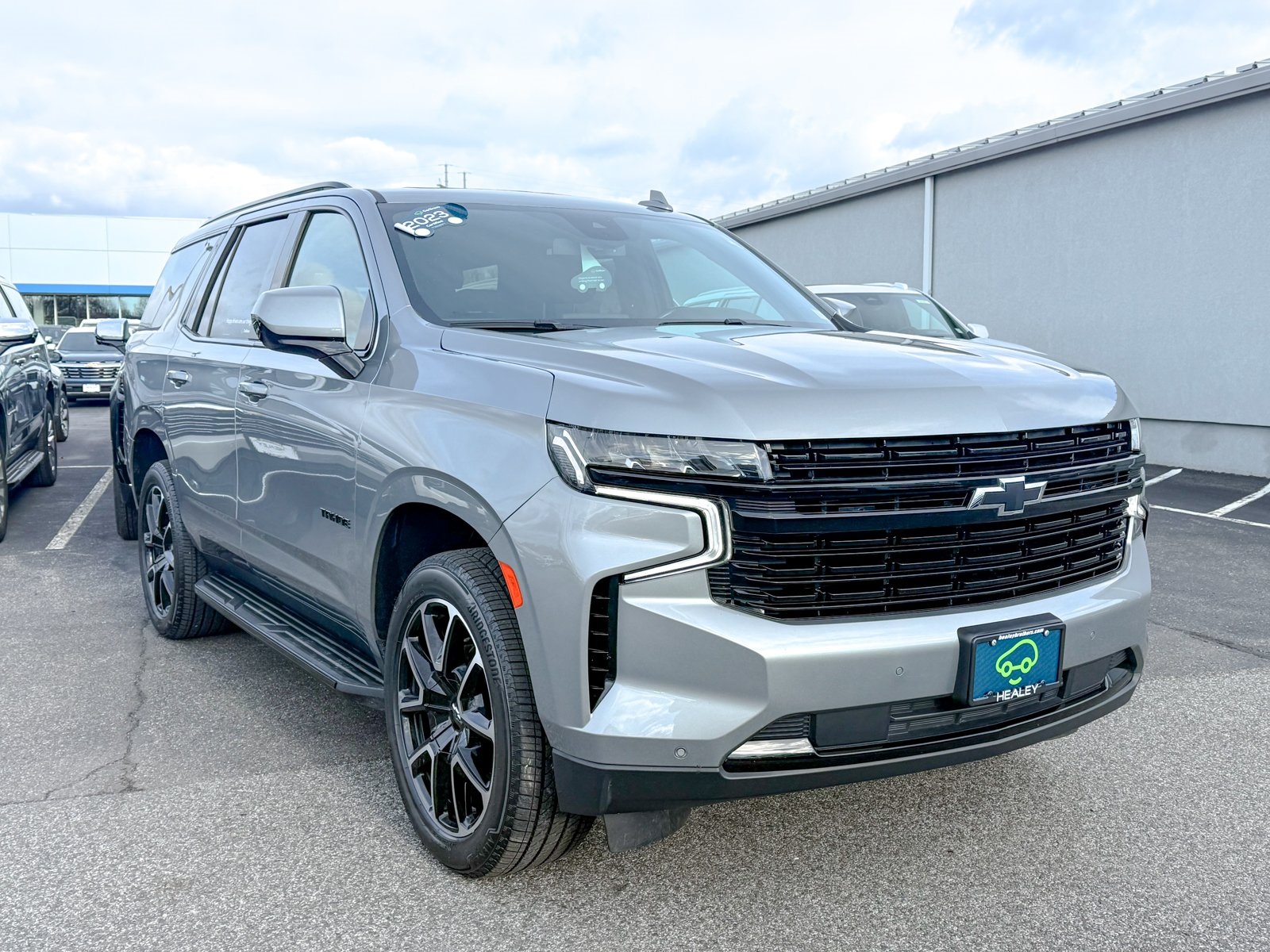 Photo view of 2023 Chevrolet Tahoe in Gray