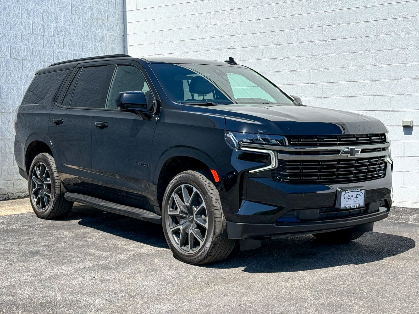 Photo view of 2021 Chevrolet Tahoe in Black