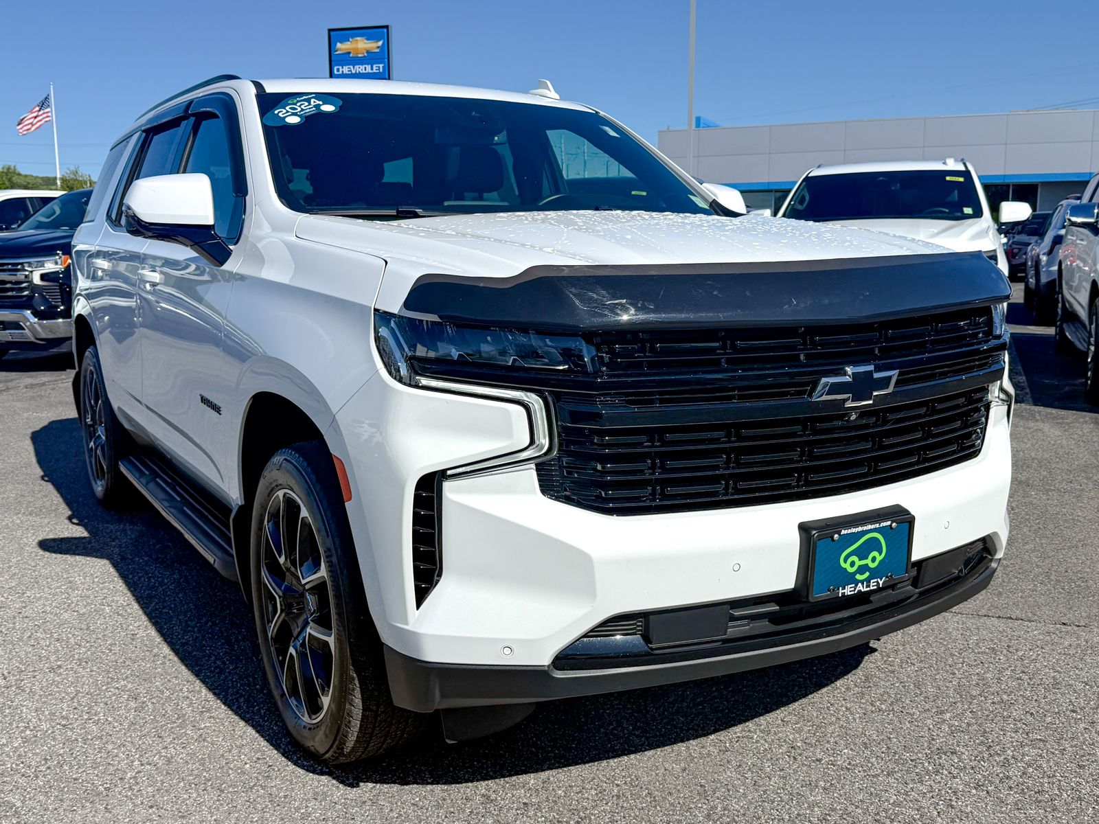 Photo view of 2024 Chevrolet Tahoe in White