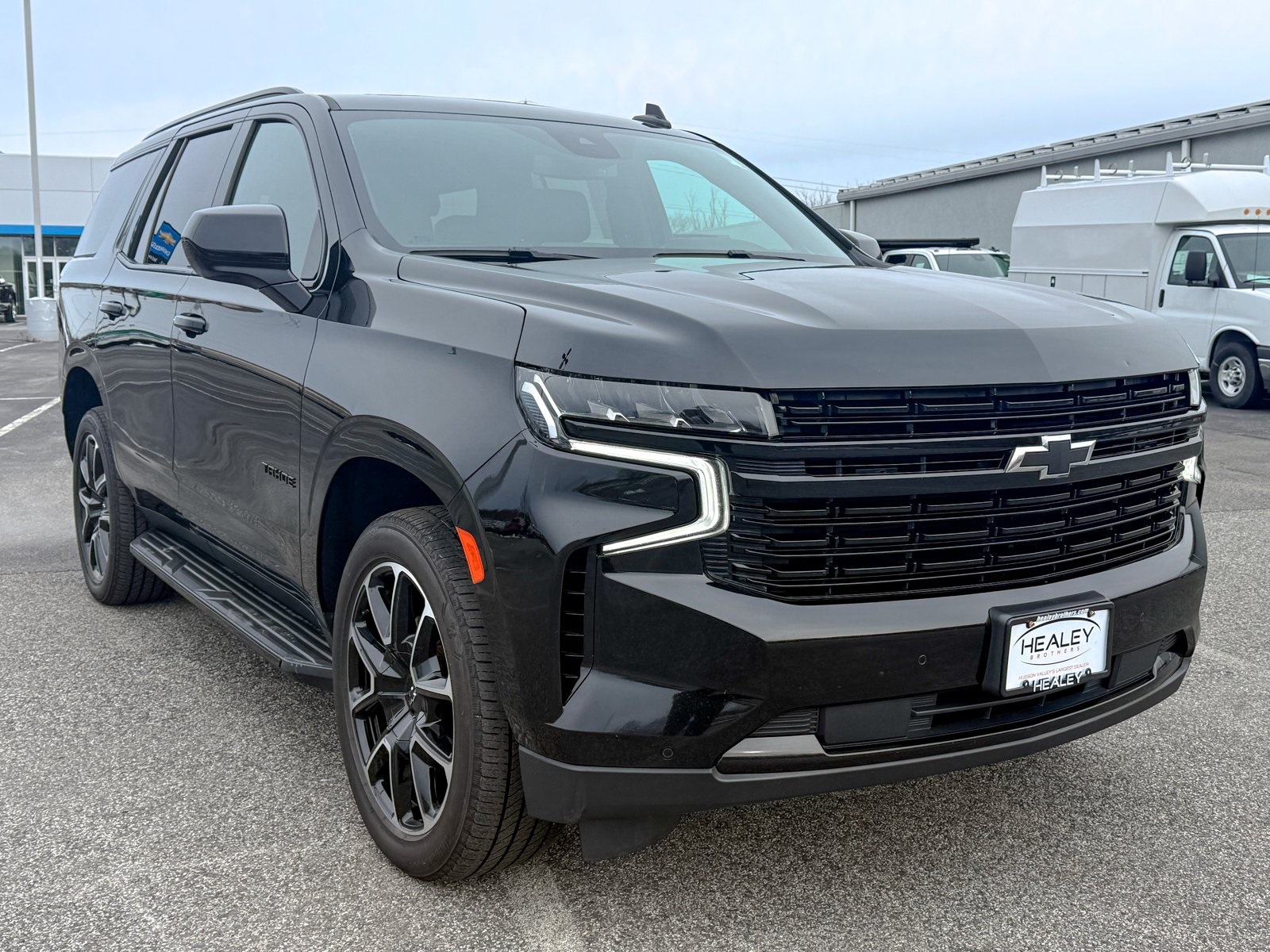 Photo view of 2023 Chevrolet Tahoe in Black