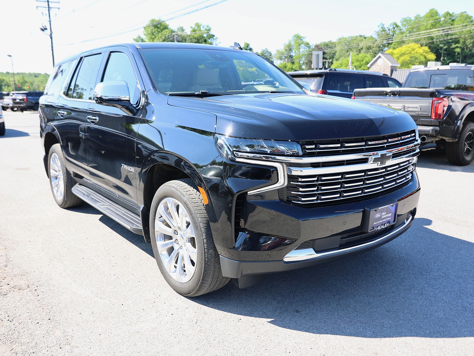 Photo view of 2024 Chevrolet Tahoe in Black