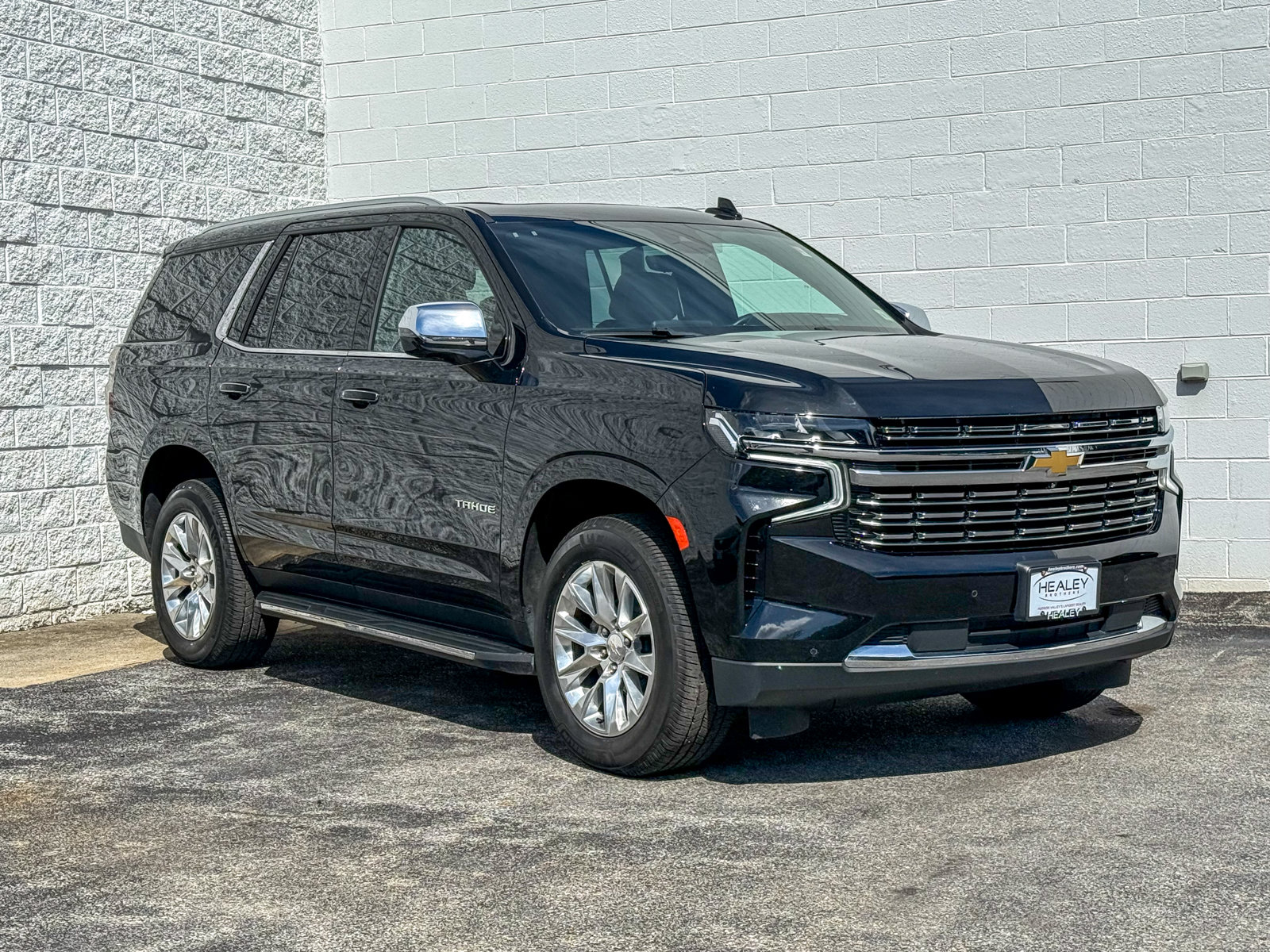 Photo view of 2023 Chevrolet Tahoe in Black