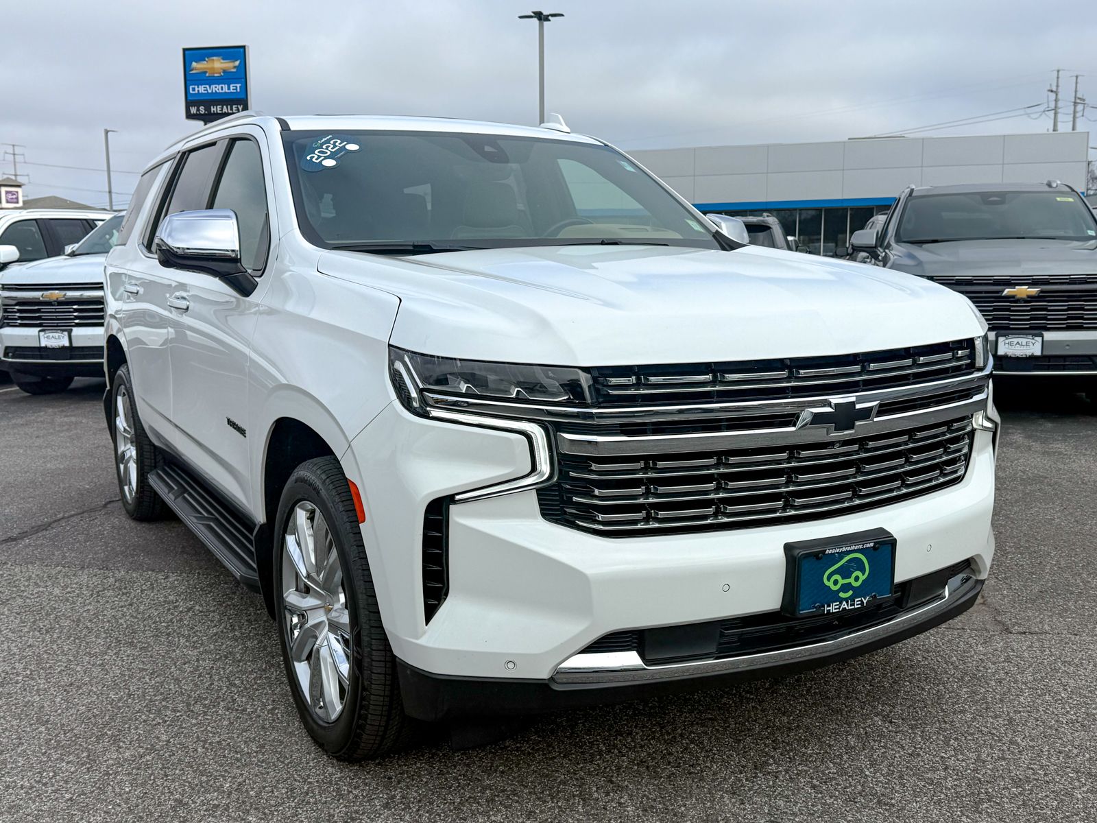 Photo view of 2022 Chevrolet Tahoe in White