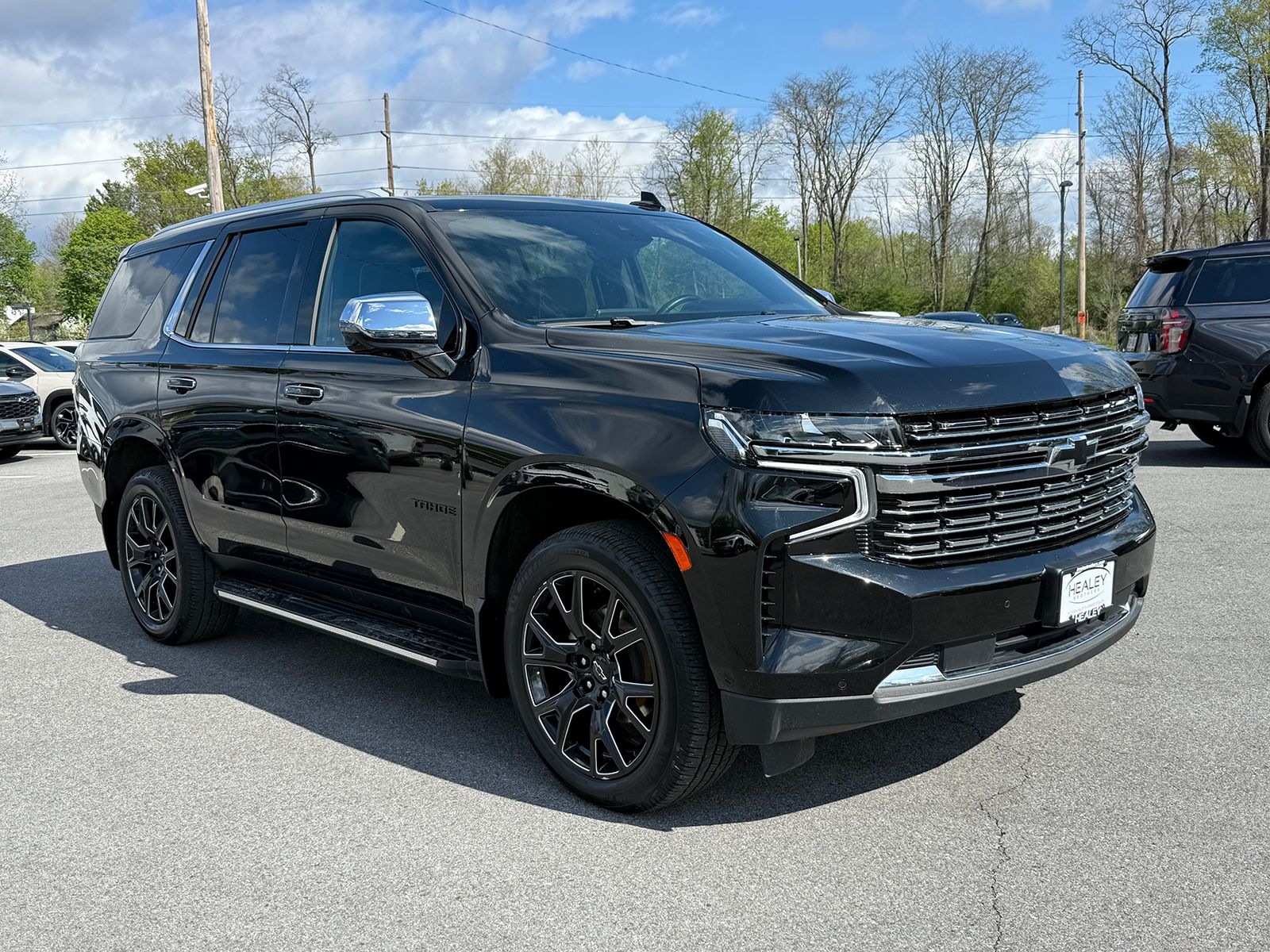 Photo view of 2023 Chevrolet Tahoe in Black
