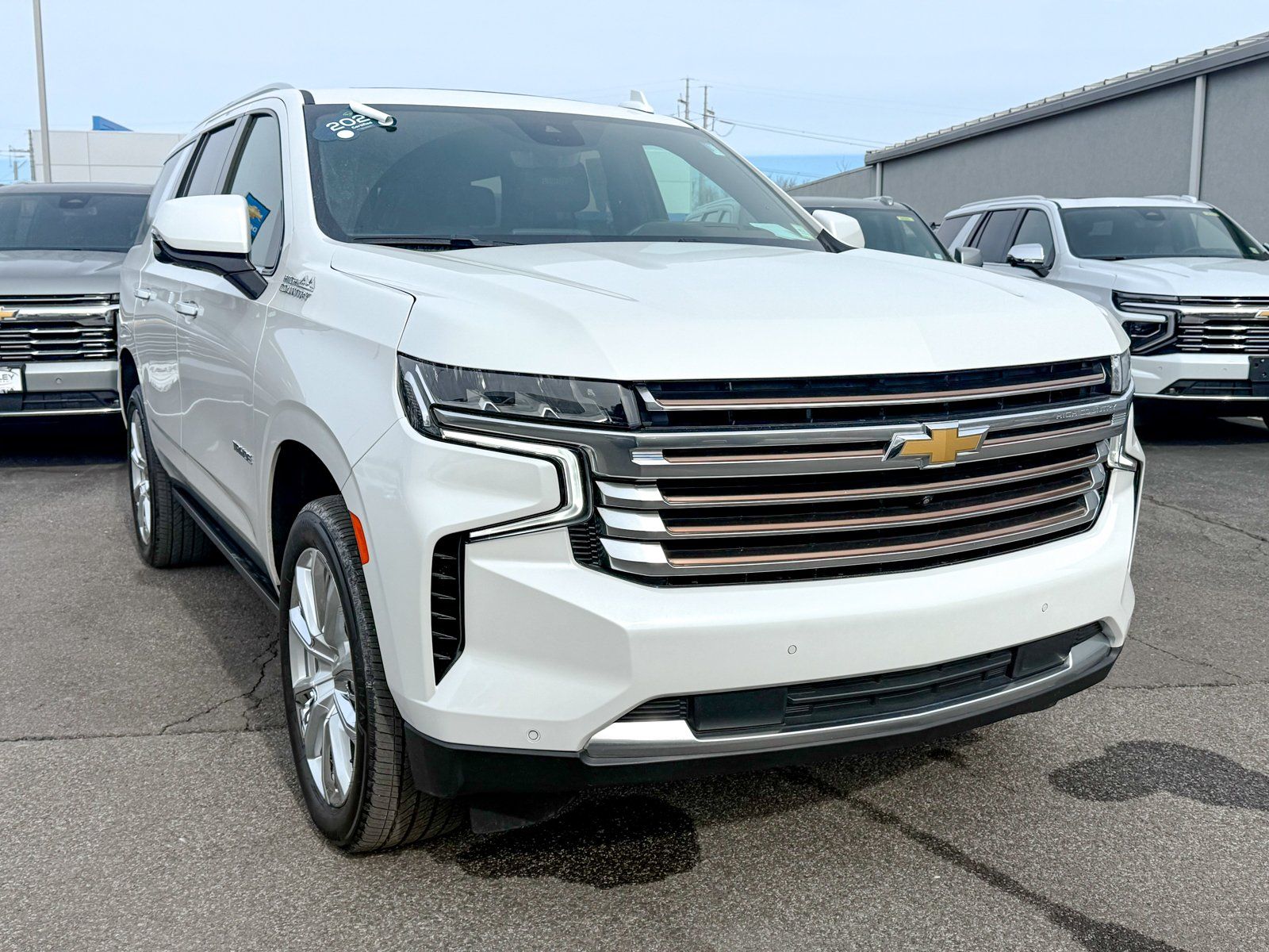 Photo view of 2023 Chevrolet Tahoe in White