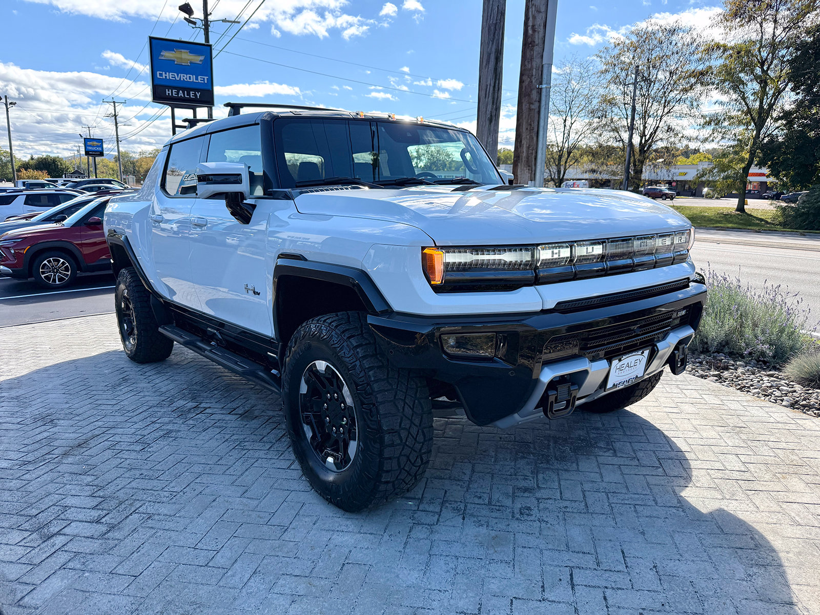 Photo view of 2023 GMC HUMMER EV Pickup in White